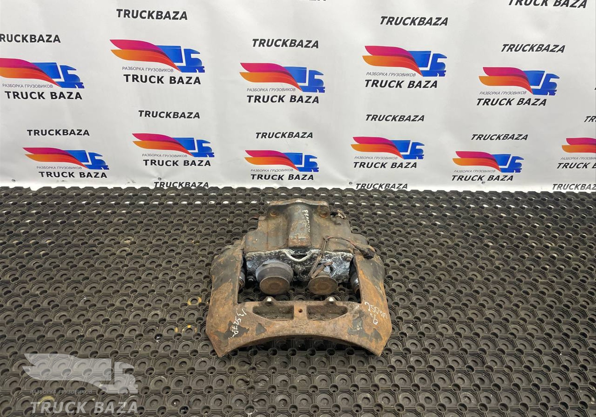 5001872042 Суппорт передний левый для Renault Premium I (с 1996 по 2004)