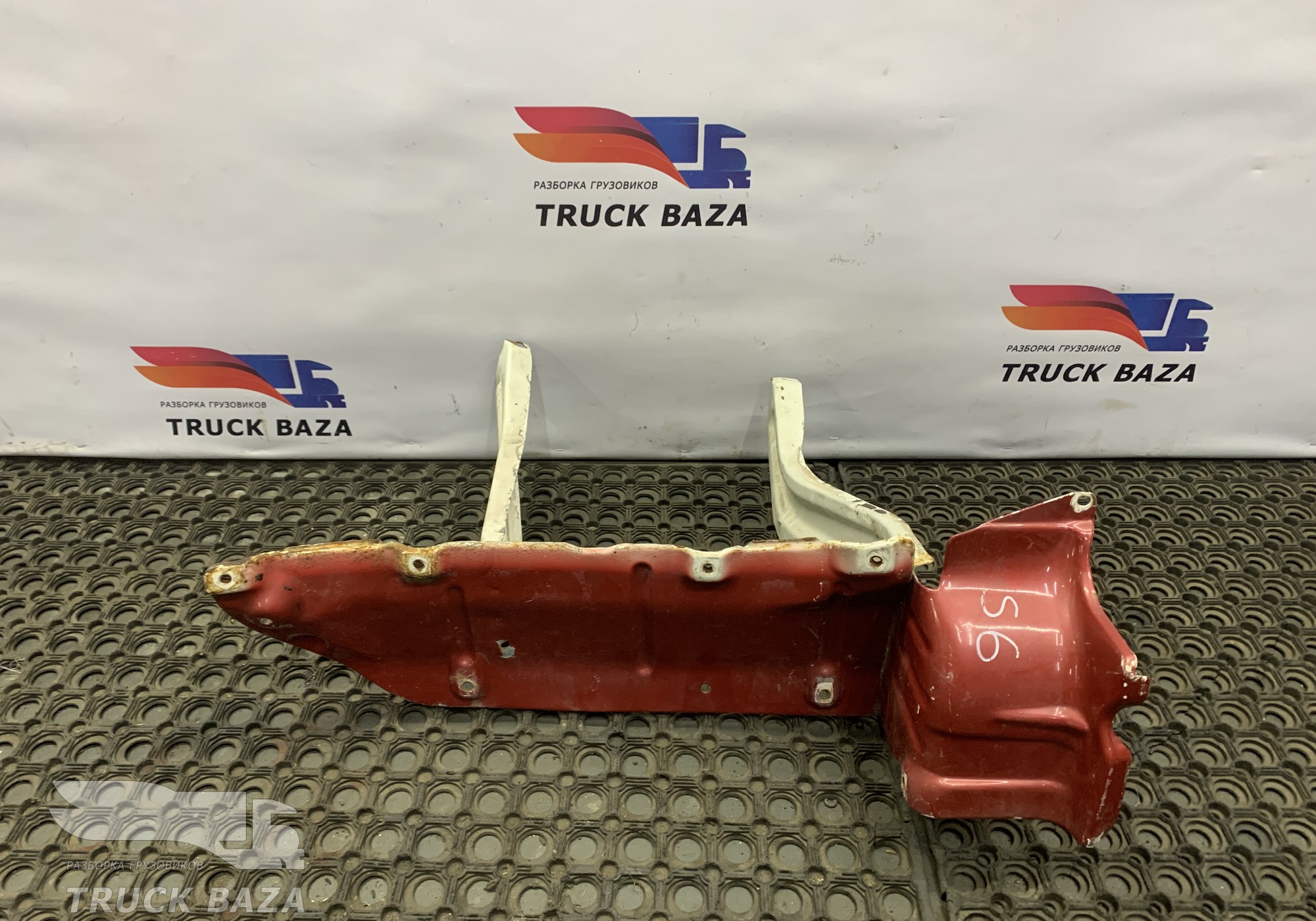 1310540 Корпус подножки правой для Scania 4-series R (с 1995 по 2007)