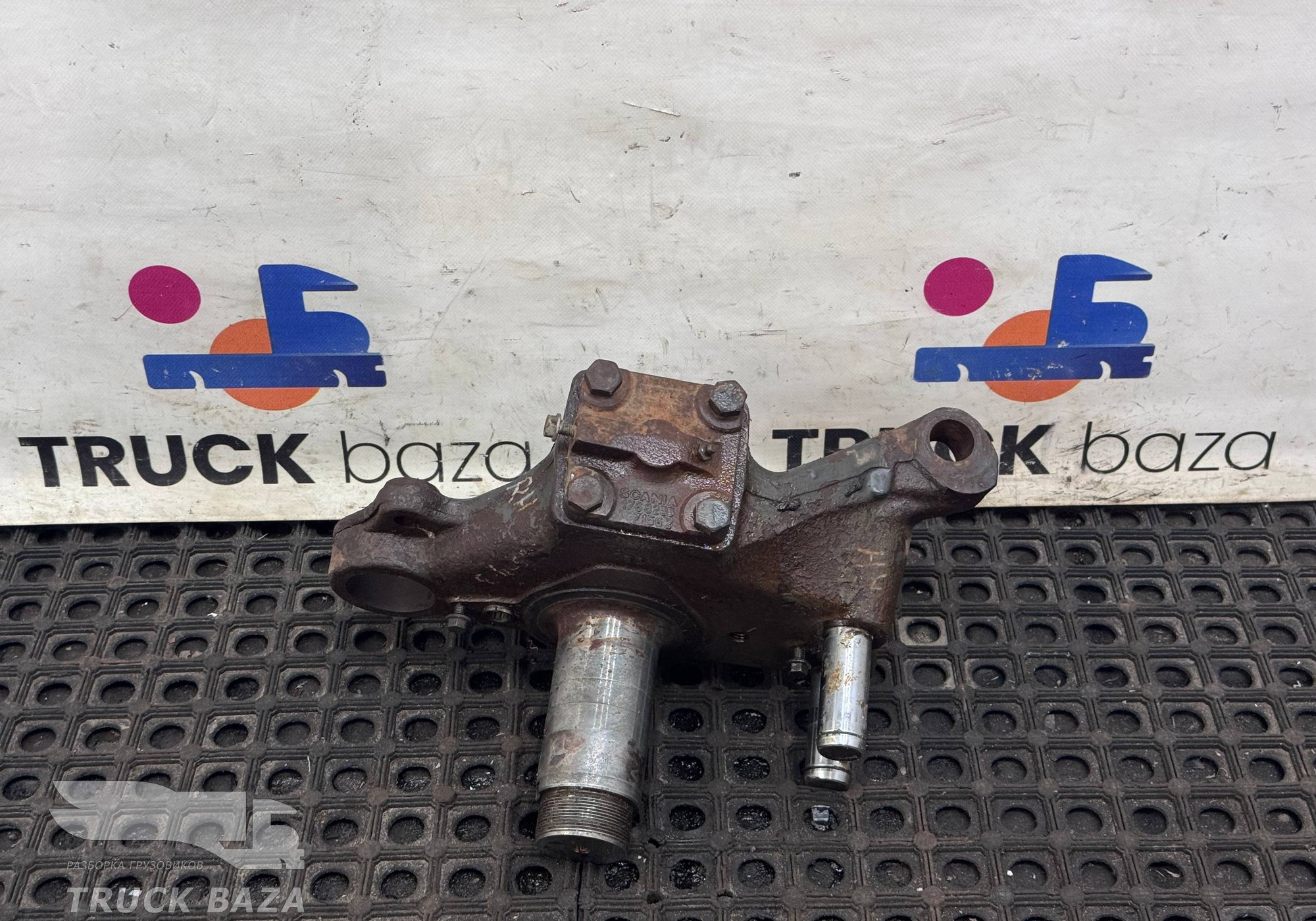 1895928 Кулак поворотный правый для Scania 4-series R (с 1995 по 2007)