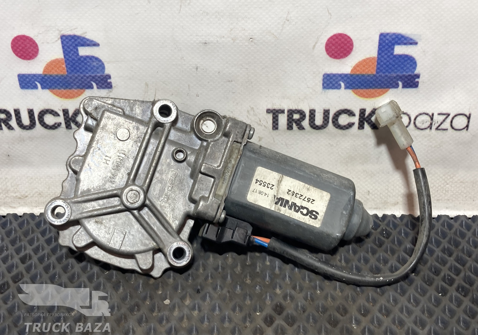 2572352 Моторчик стеклоподъемника левый