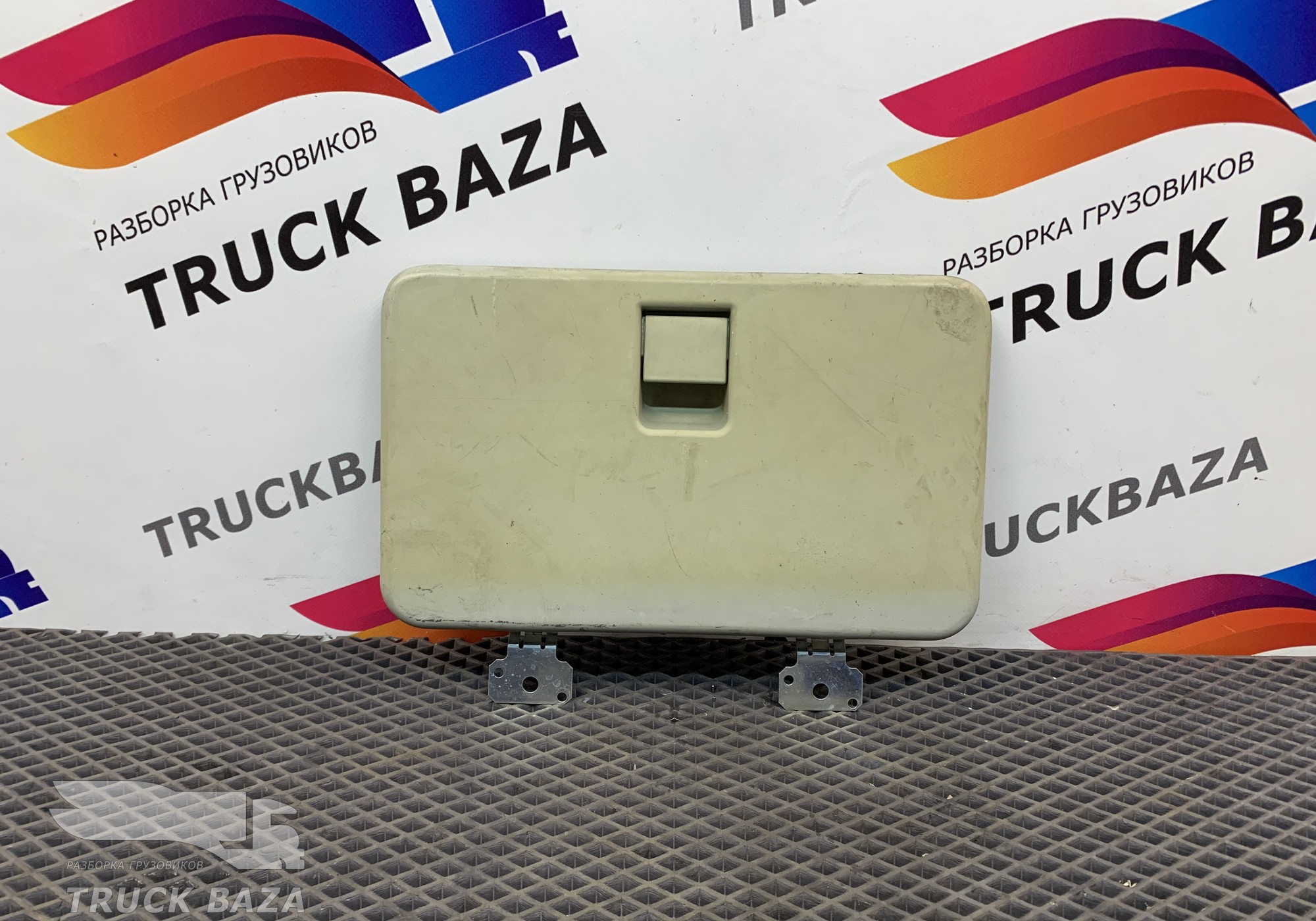 504092916 Крышка бардачка для Iveco Stralis I (с 2002)