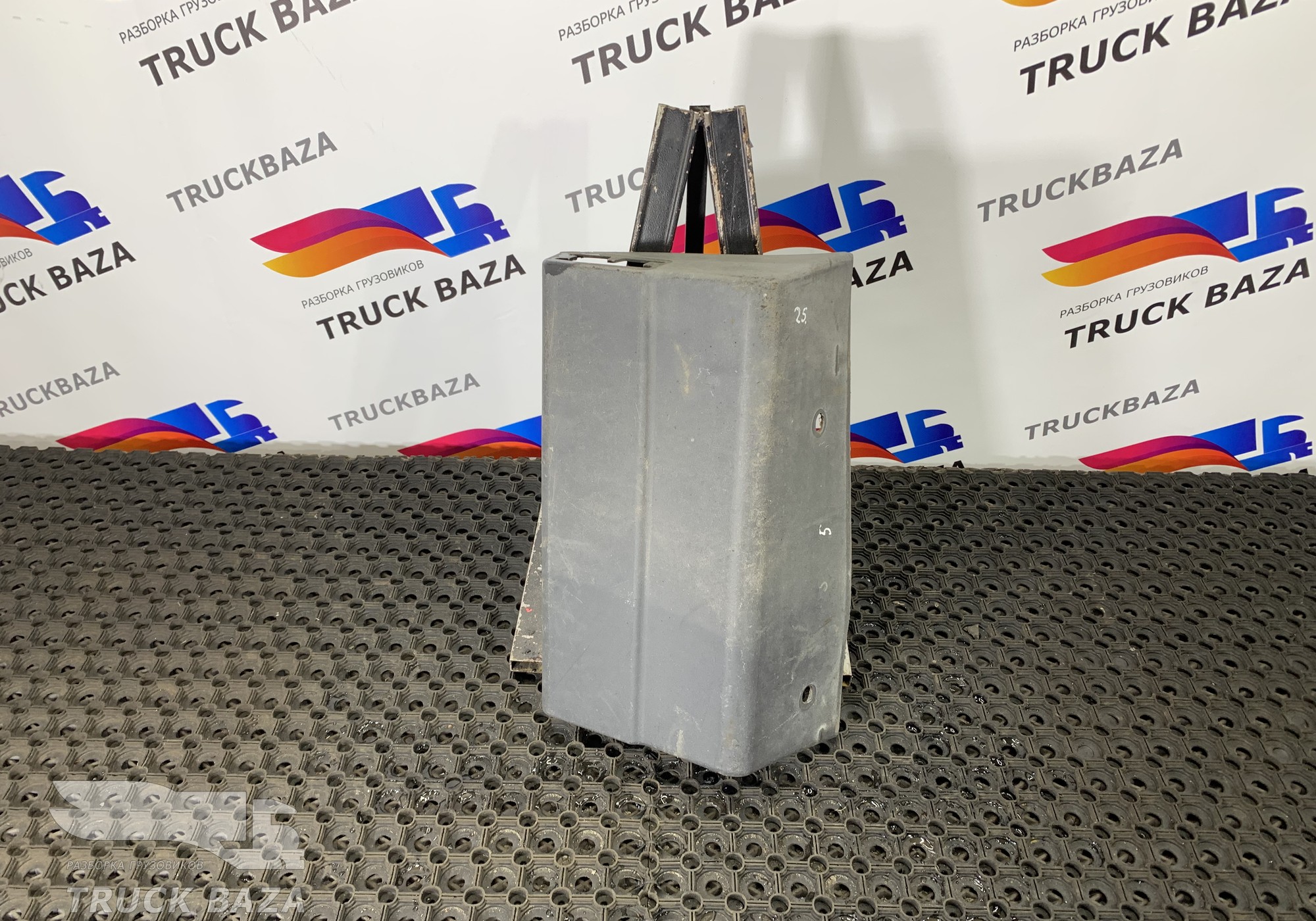 41213720 Накладка крыла заднего правого для Iveco