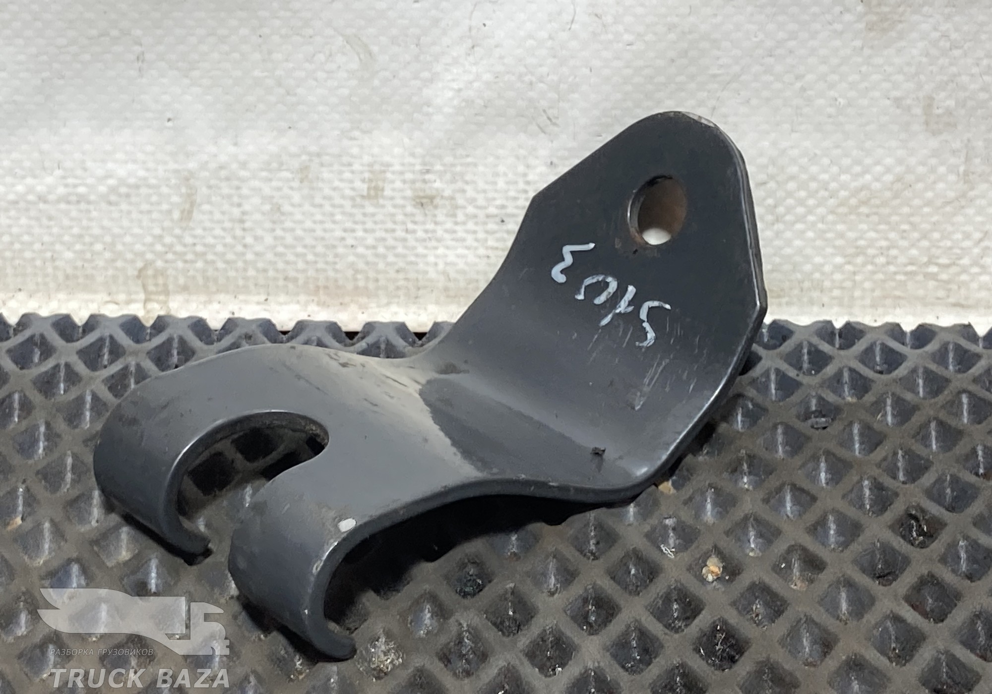 1358166 Кронштейн шумоизоляции