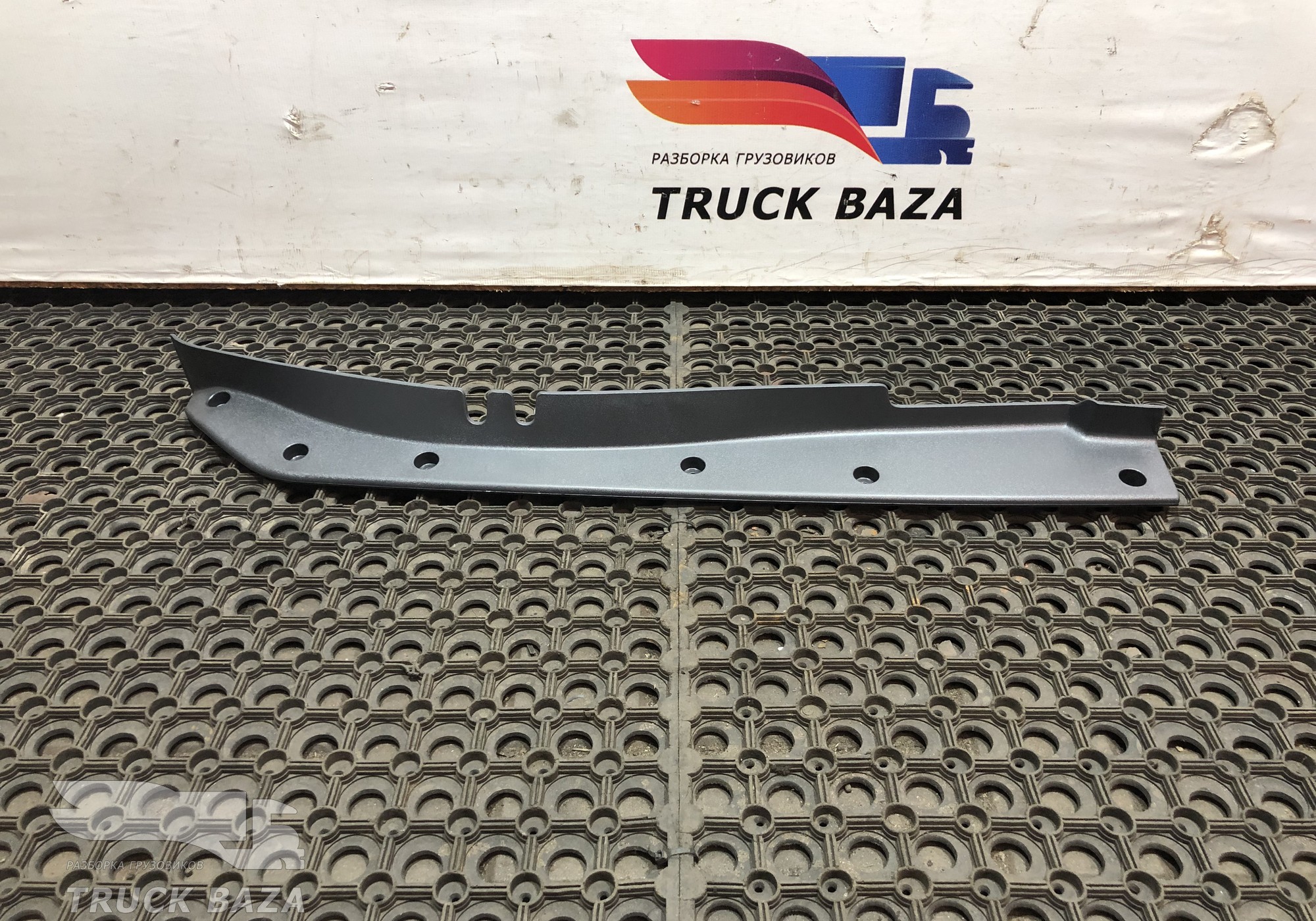 81416100369 Накладка переднего бампера левая