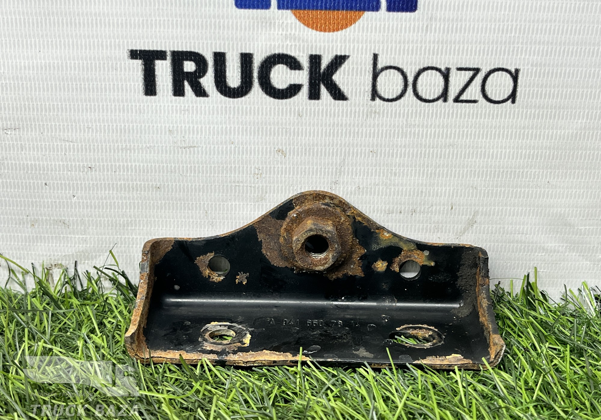 A9416607814 Кронштейн подножки левой