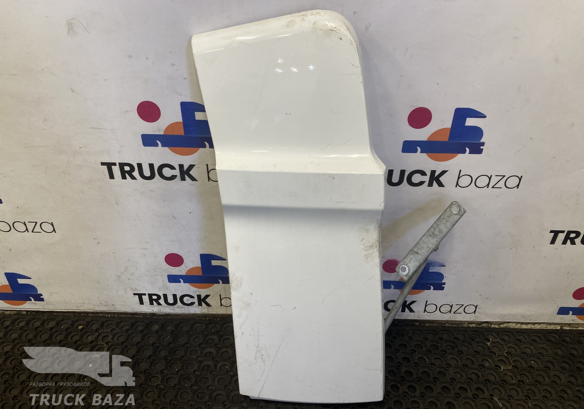 1653705 Спойлер кабины верхний левый для Daf