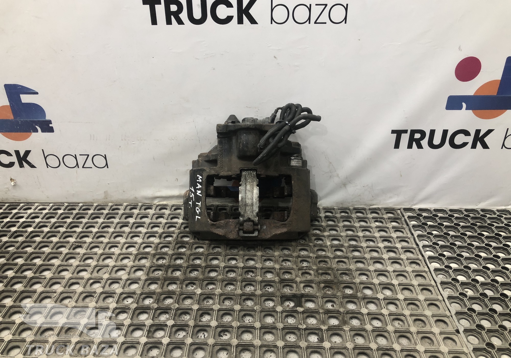 81508046484 Суппорт передний правый/задний левый для Man TGL