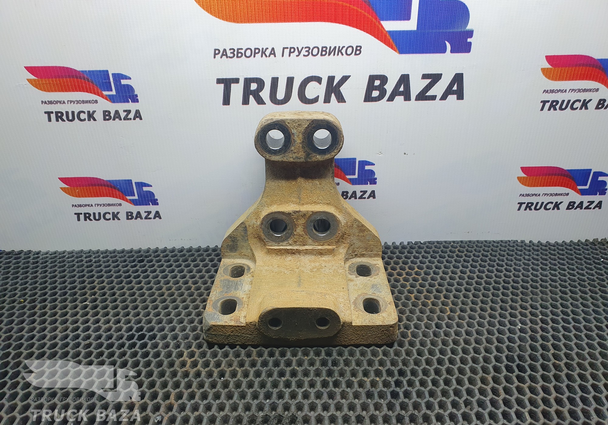 504002464 Кронштейн торсиона кабины правый для Iveco Eurotrakker II (с 2005)