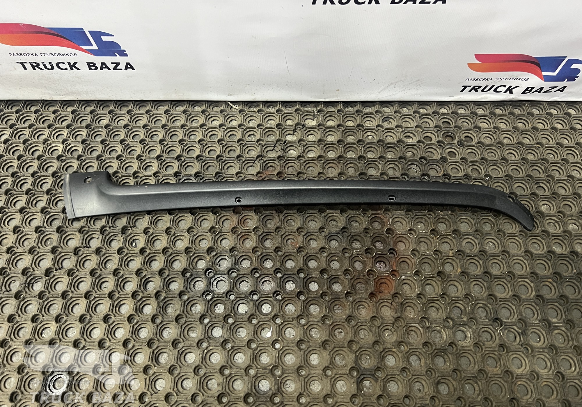 A9406981162 Накладка стойки кабины левая