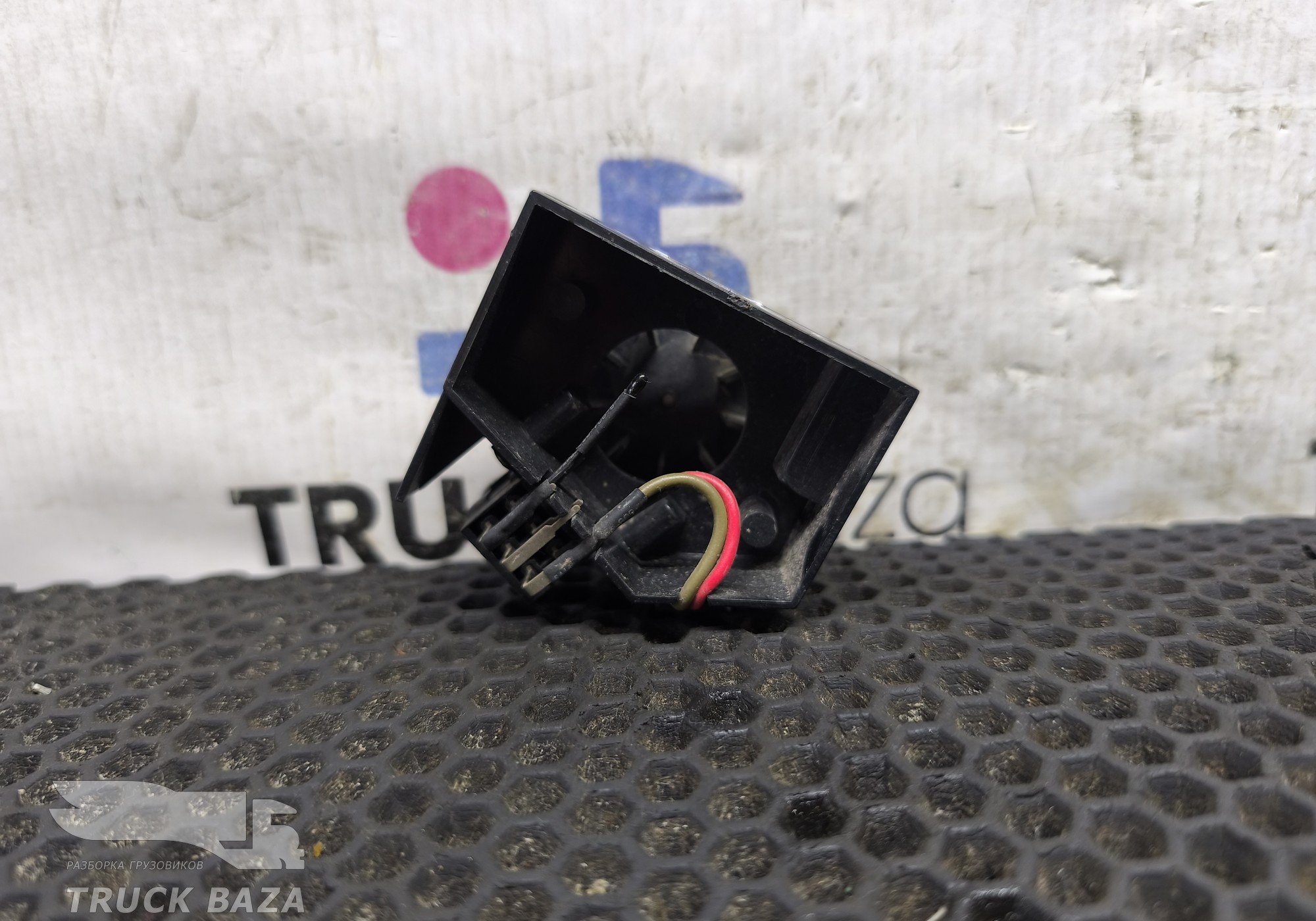 81619306070 Датчик температуры воздуха для Shacman F3000 (с 2009)