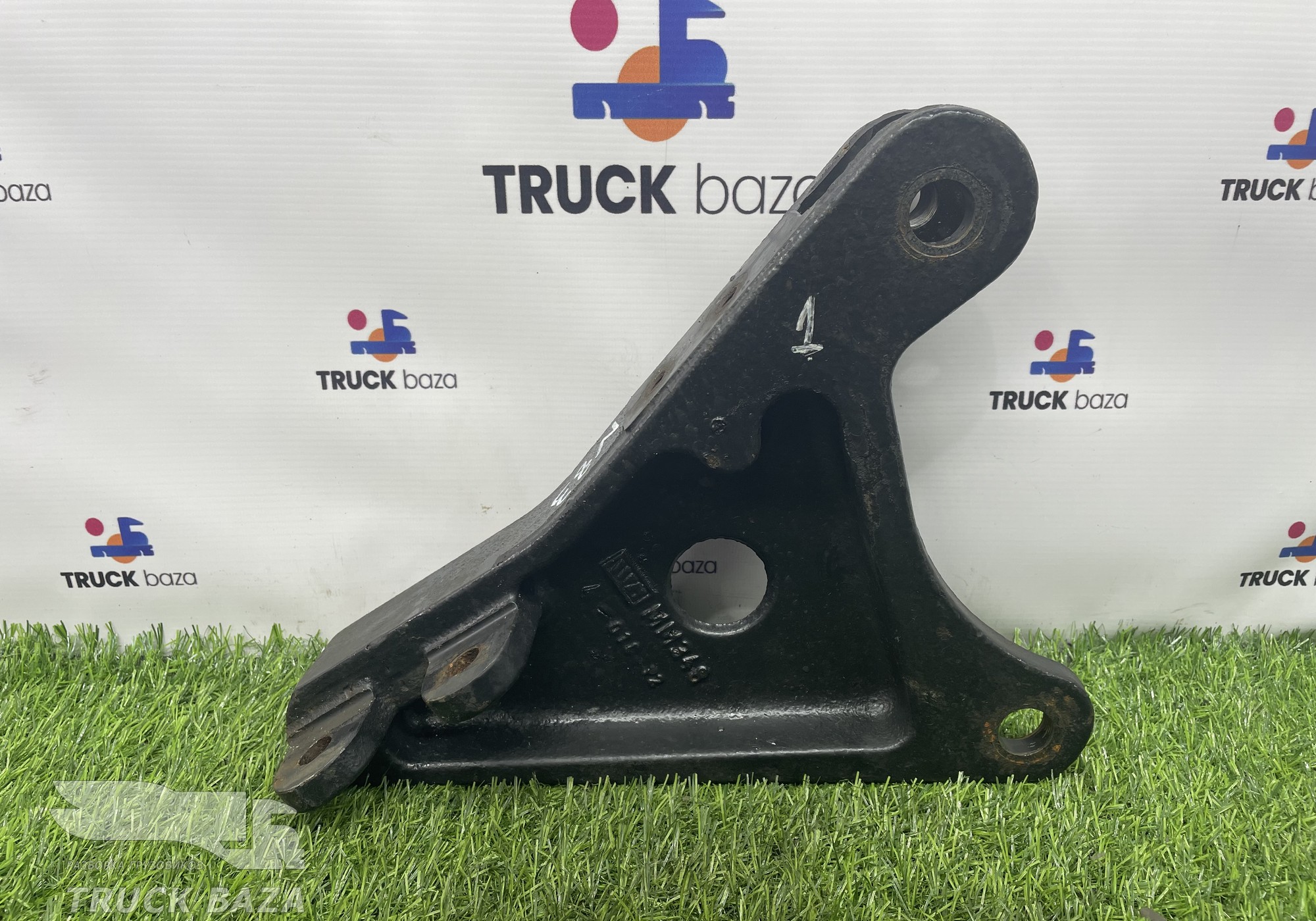 81416503017 Кронштейн усилителя бампера левый для Man TGS II (с 2012)