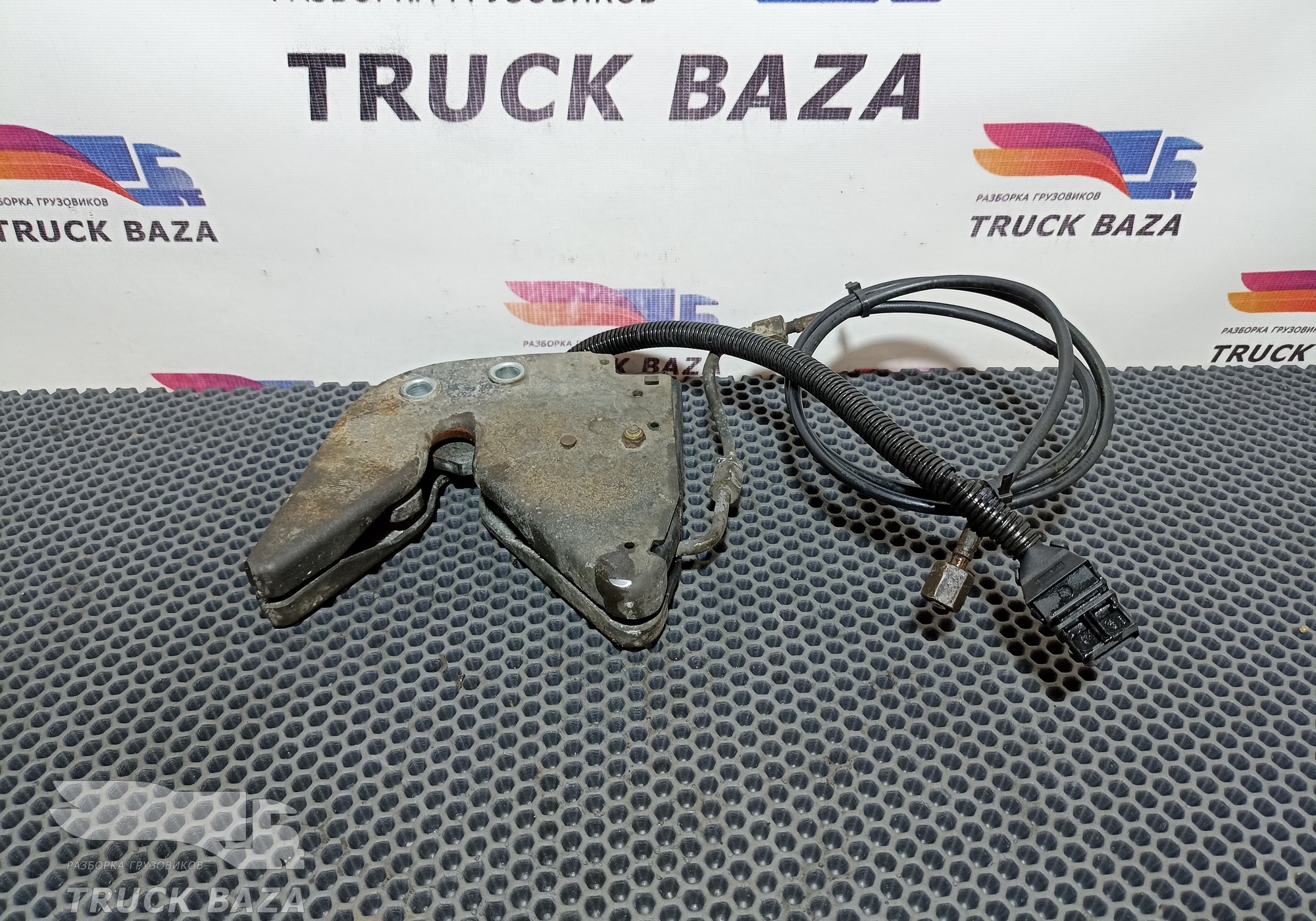 A9303100083 Замок кабины для Mercedes-Benz Axor II (с 2004 по 2010)