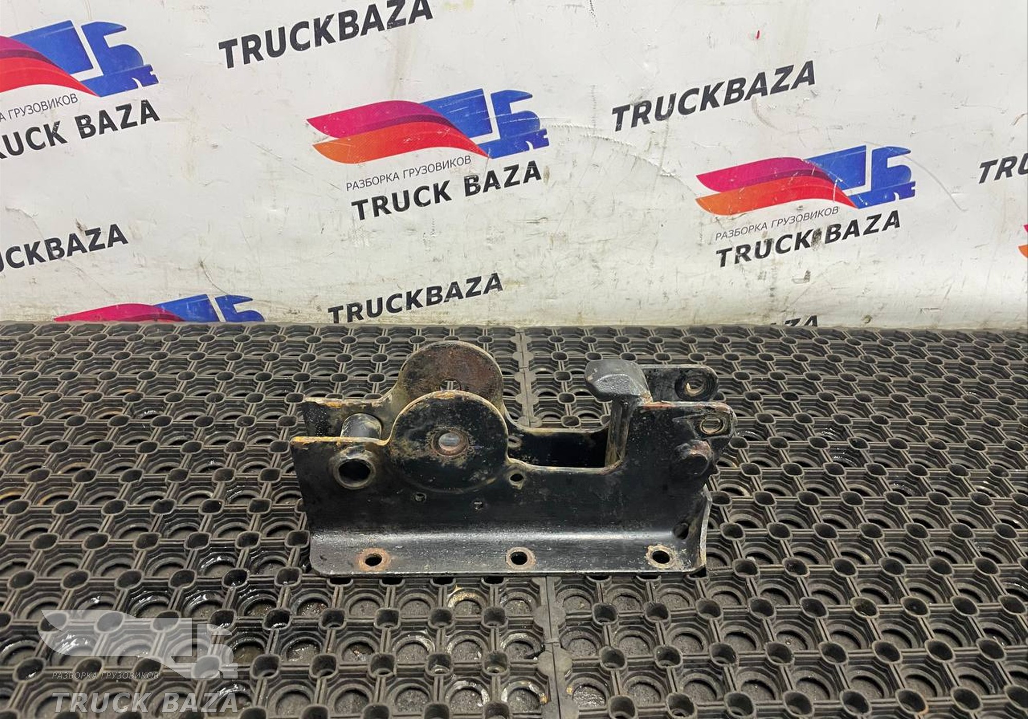 81417205341 Кронштейн торсиона кабины левый для Shacman X3000 (с 2014)