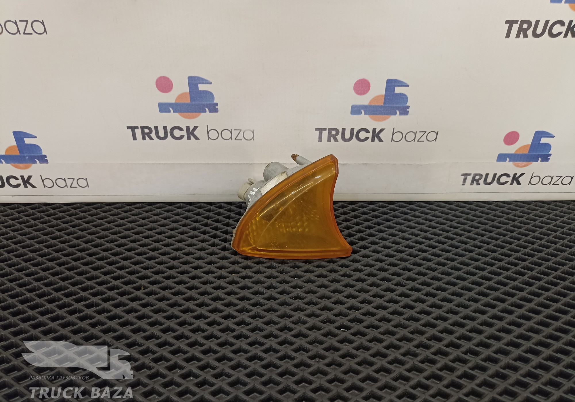 504187902 Указатель поворота левый для Iveco