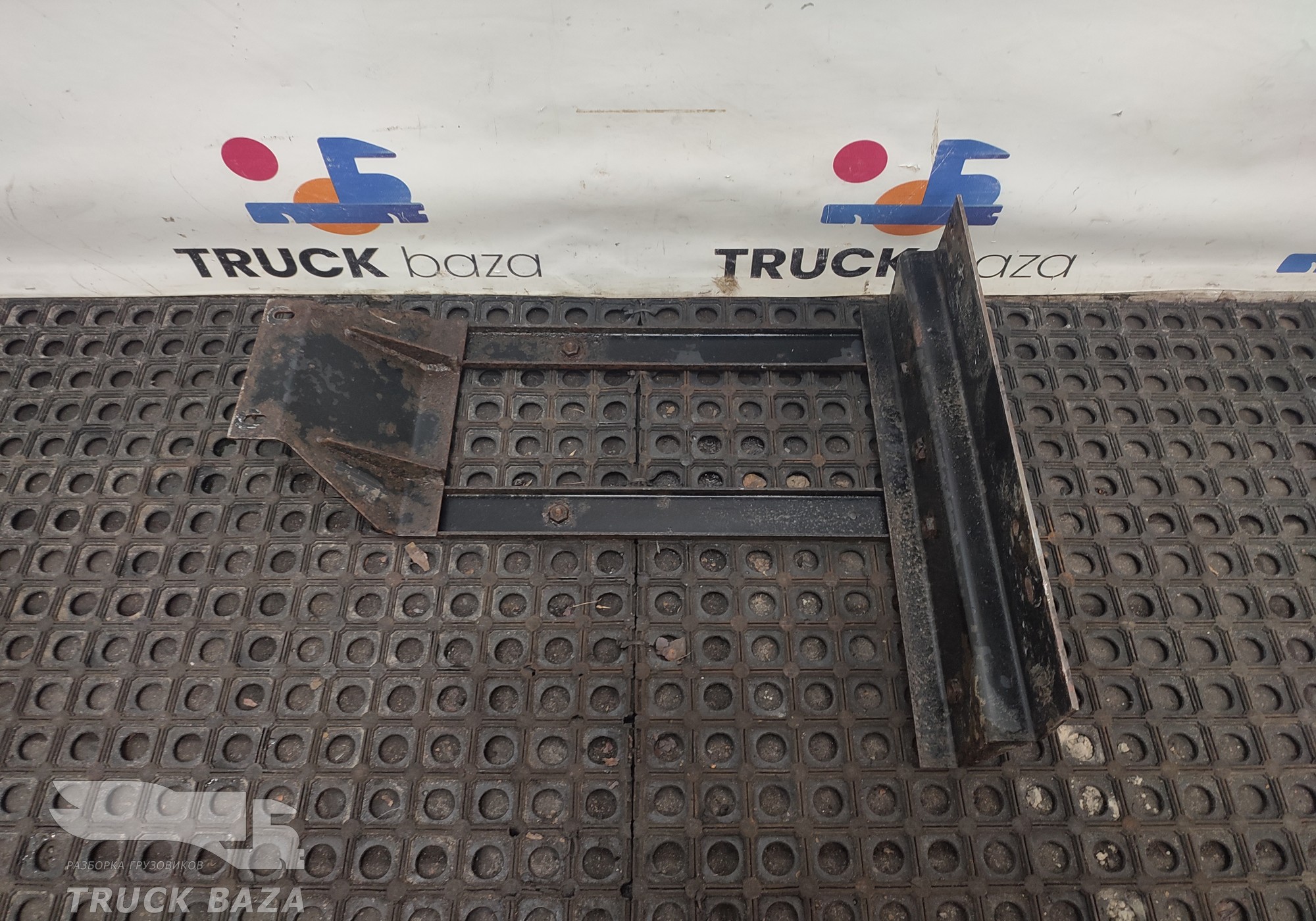 549018403102 Кронштейн задней части переднего крыла левого для КАМАЗ 54901