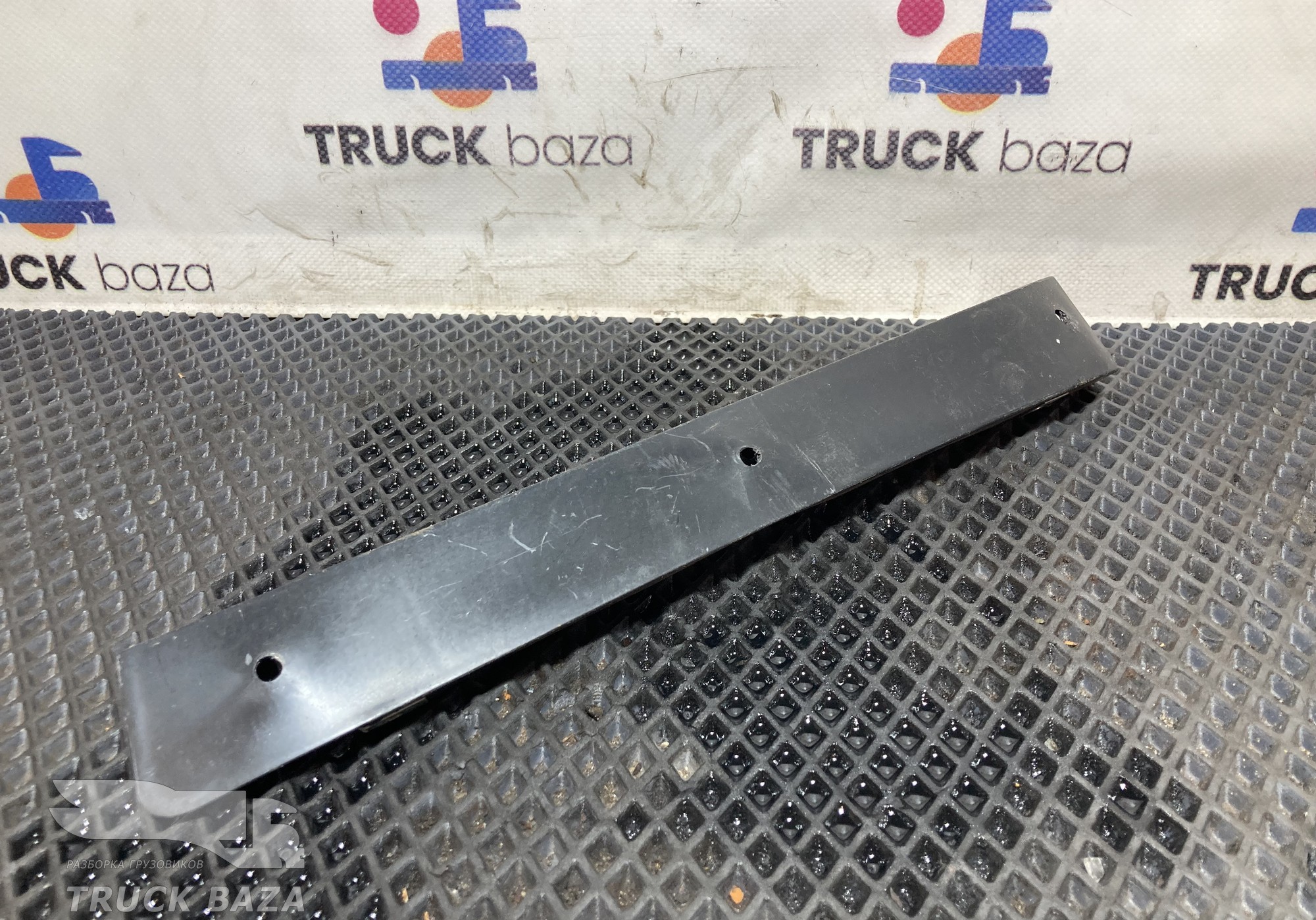 810W629300169 Кронштейн обшивки крыши левый задний для Sinotruk Sitrak C7H