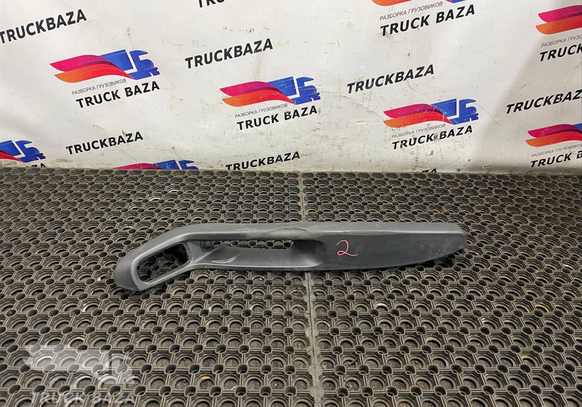 1665957 Ручка двери внутренняя левая для Daf XF106 (с 2012)