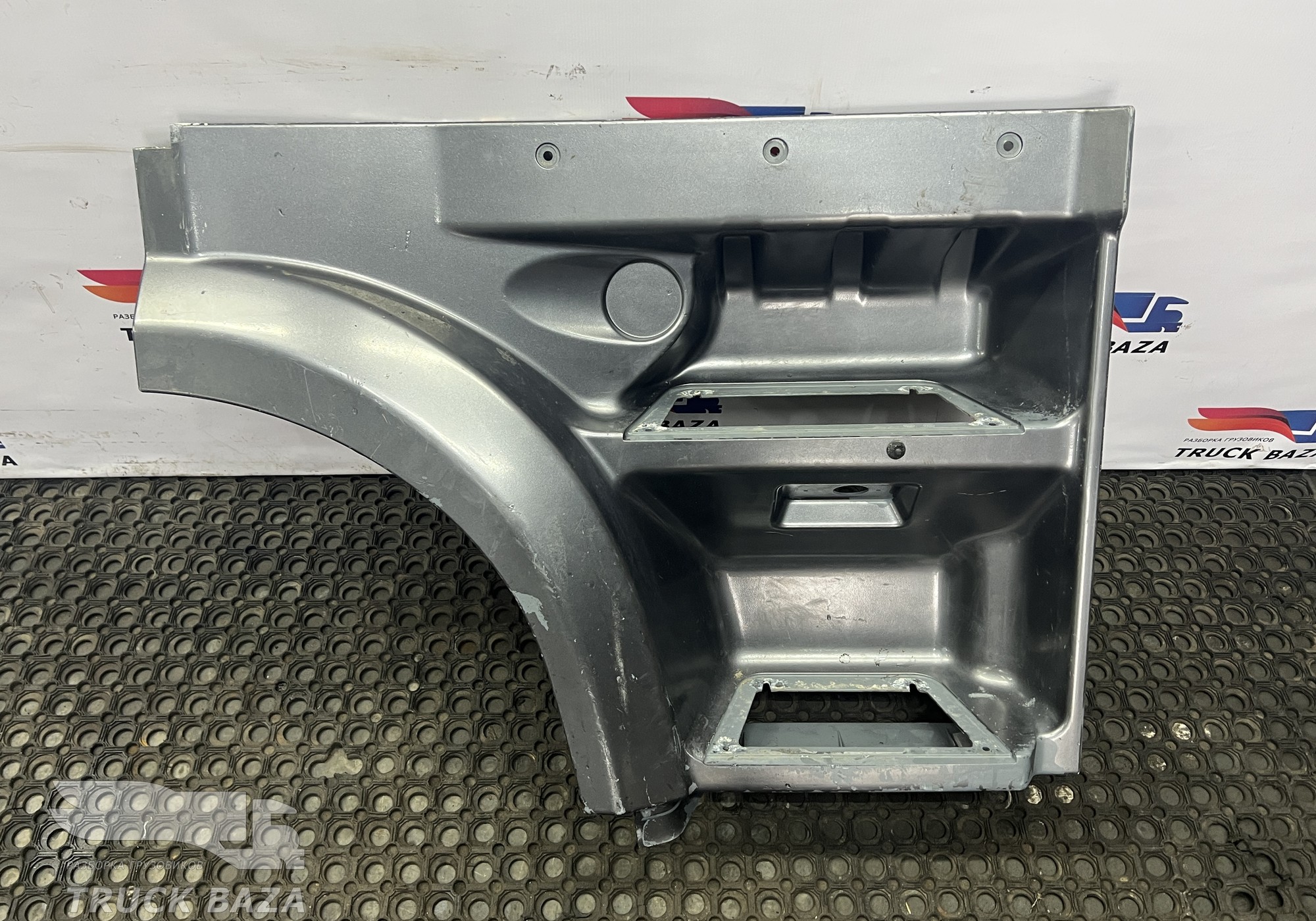 1836305 Корпус подножек правый