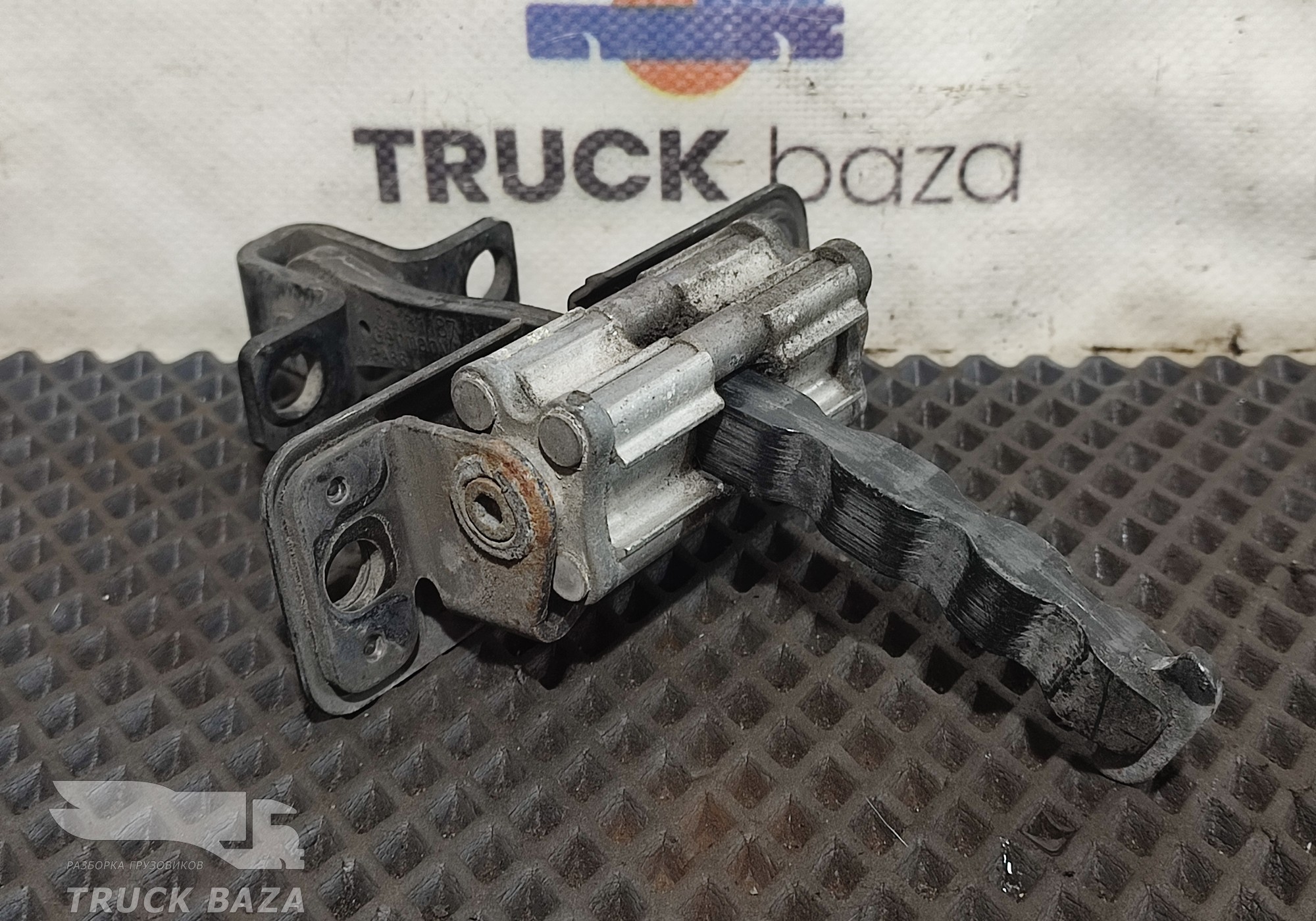 82181187 Ограничитель двери правой для Renault T (с 2013)