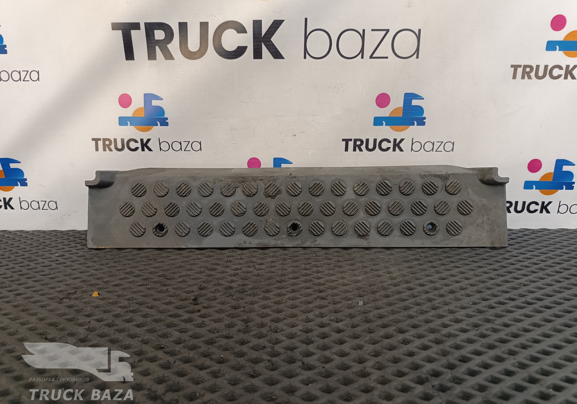 9736840121 Накладка порога правого для Mercedes-Benz Axor II (с 2004 по 2010)