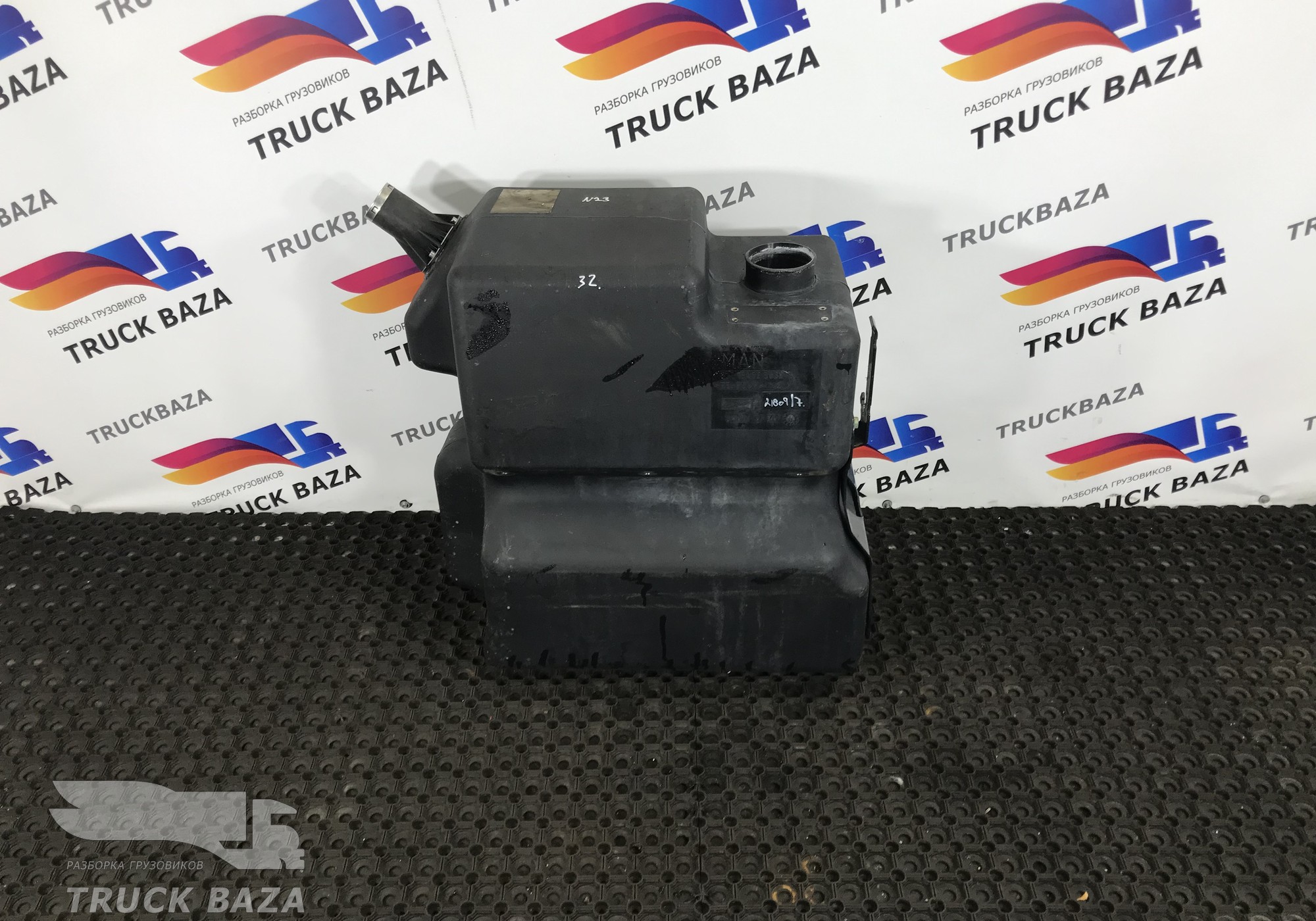 81154025032 Бак AdBlue 80L для Man