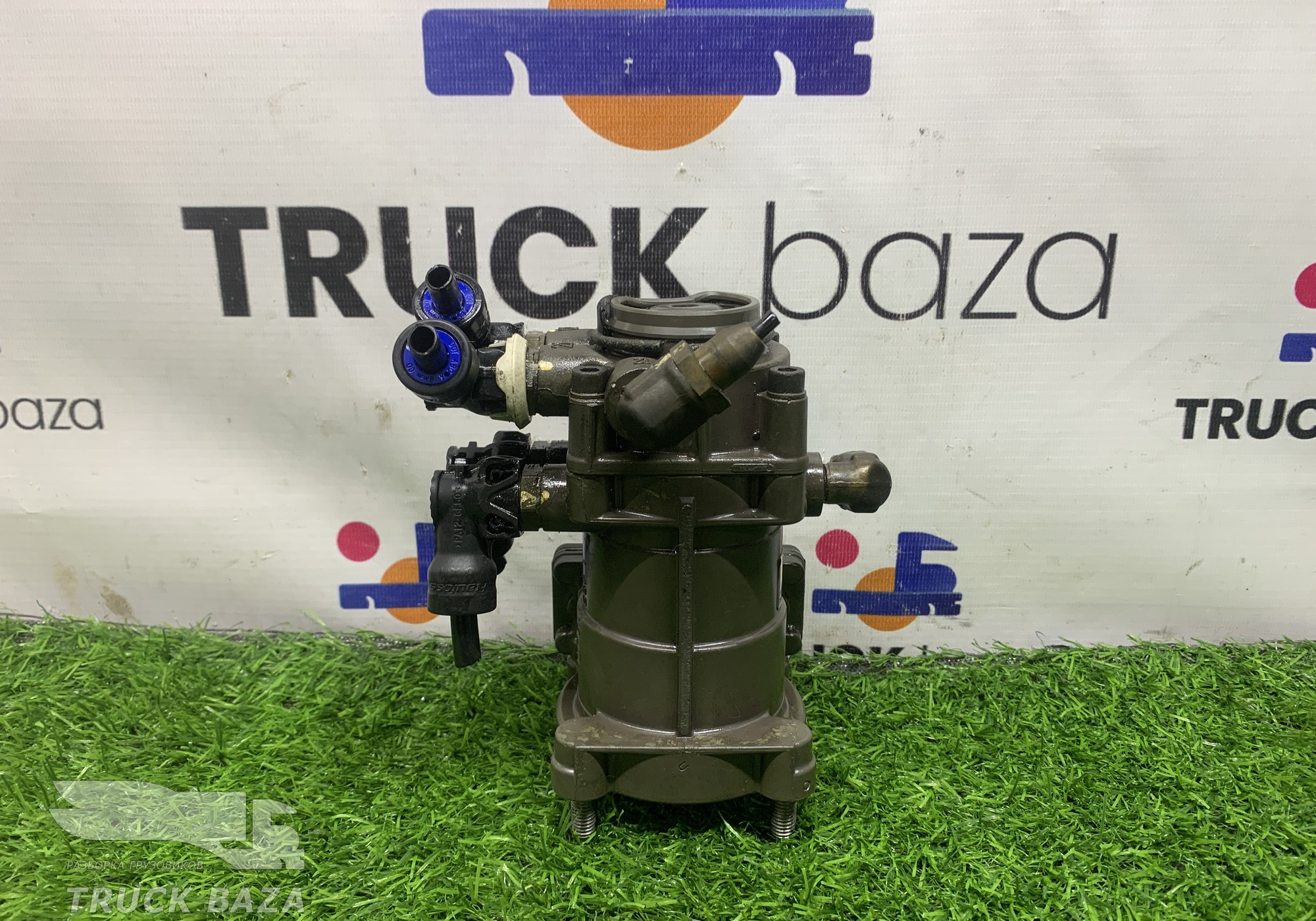 21390585 Кран тормозной главный