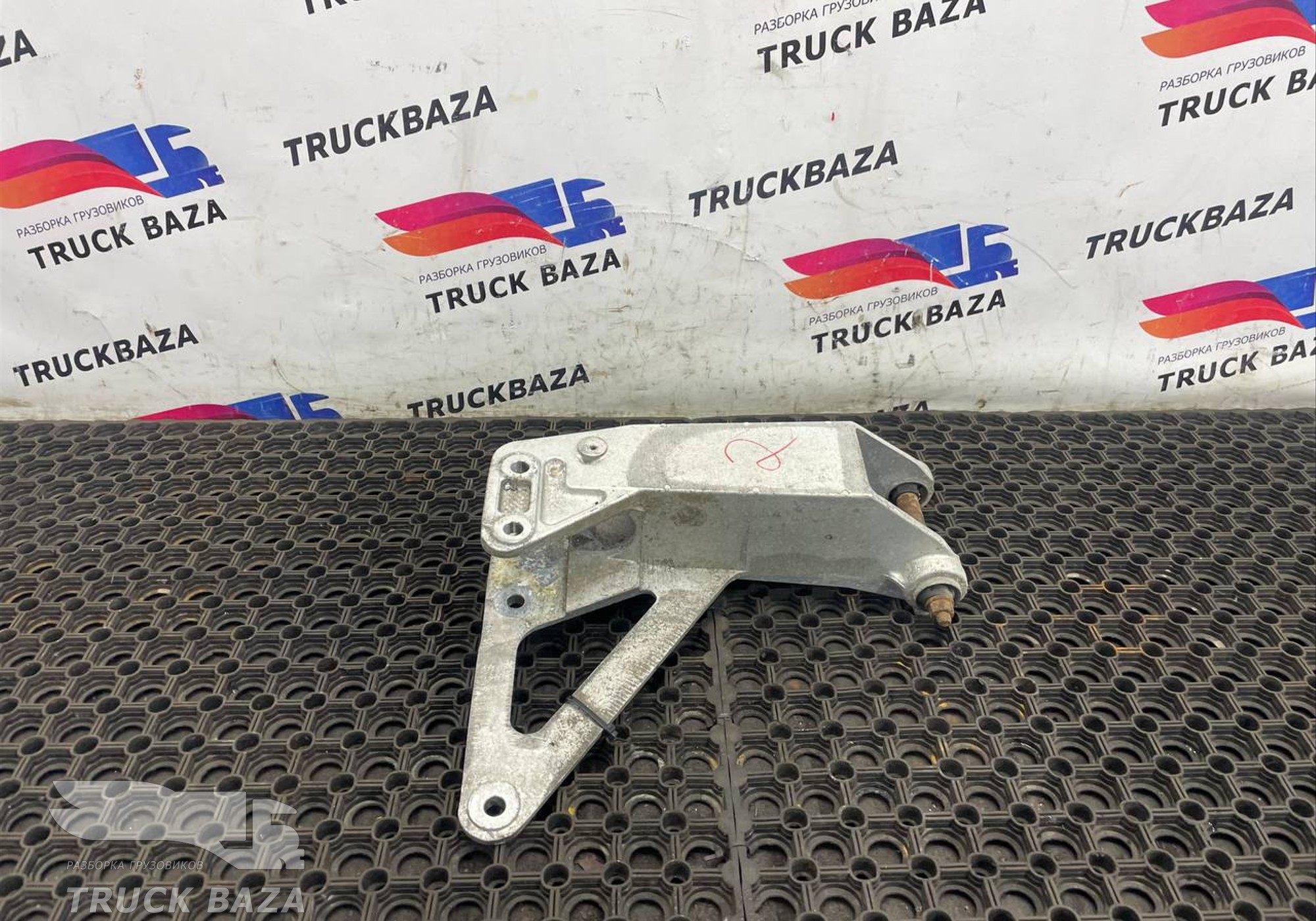 5010460386 Кронштейн кабины задний правый для Renault Premium I (с 1996 по 2004)