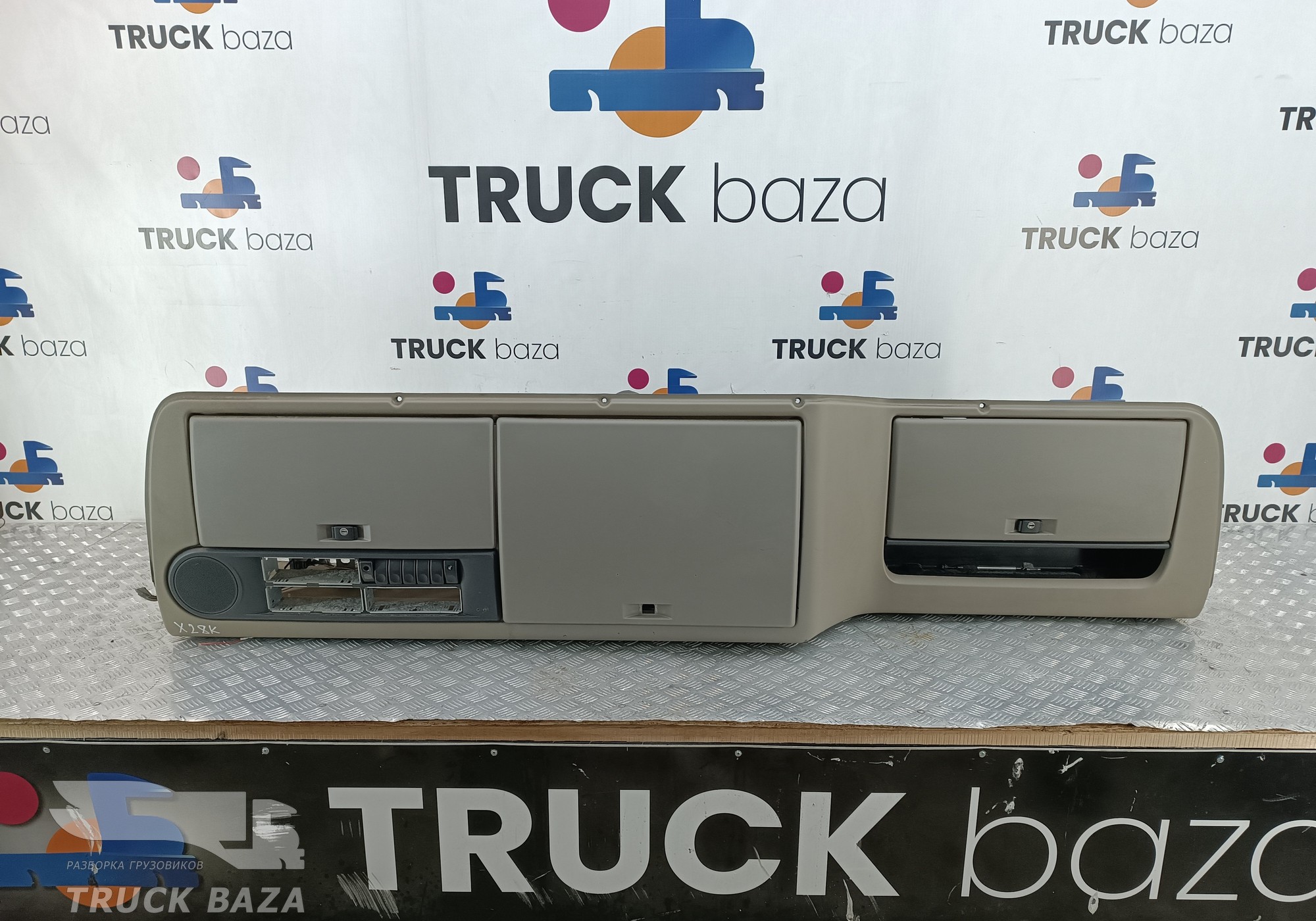 1813667 Консоль кабины верхняя для Daf XF105 (с 2005)