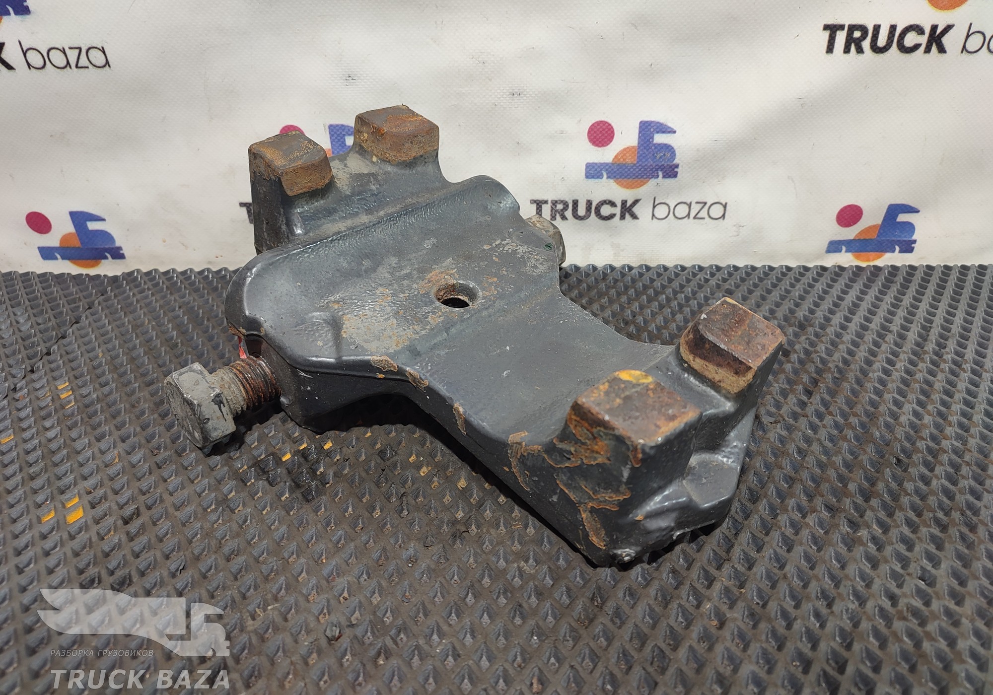 1383644 Проставка полурессоры