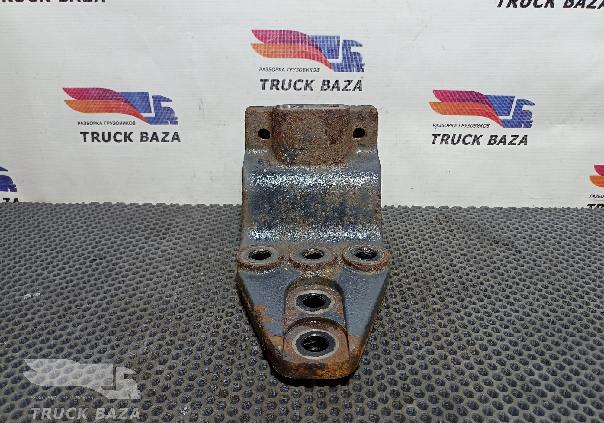 504001759 Кронштейн торсиона кабины левый для Iveco Stralis I (с 2002)