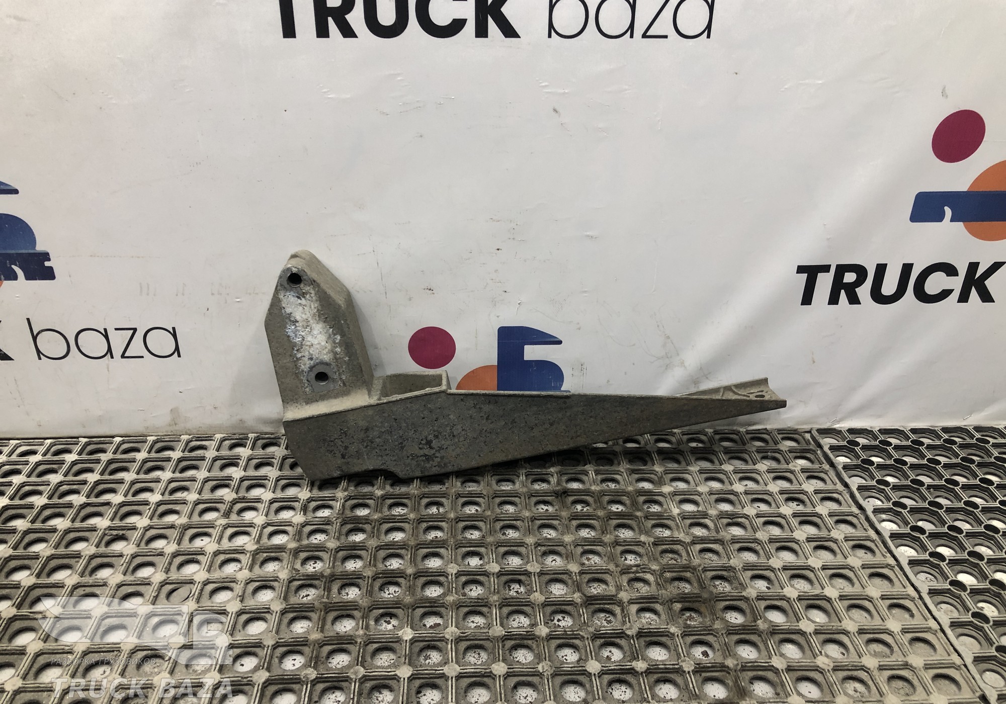 A9436660778 Кронштейн подножки правый