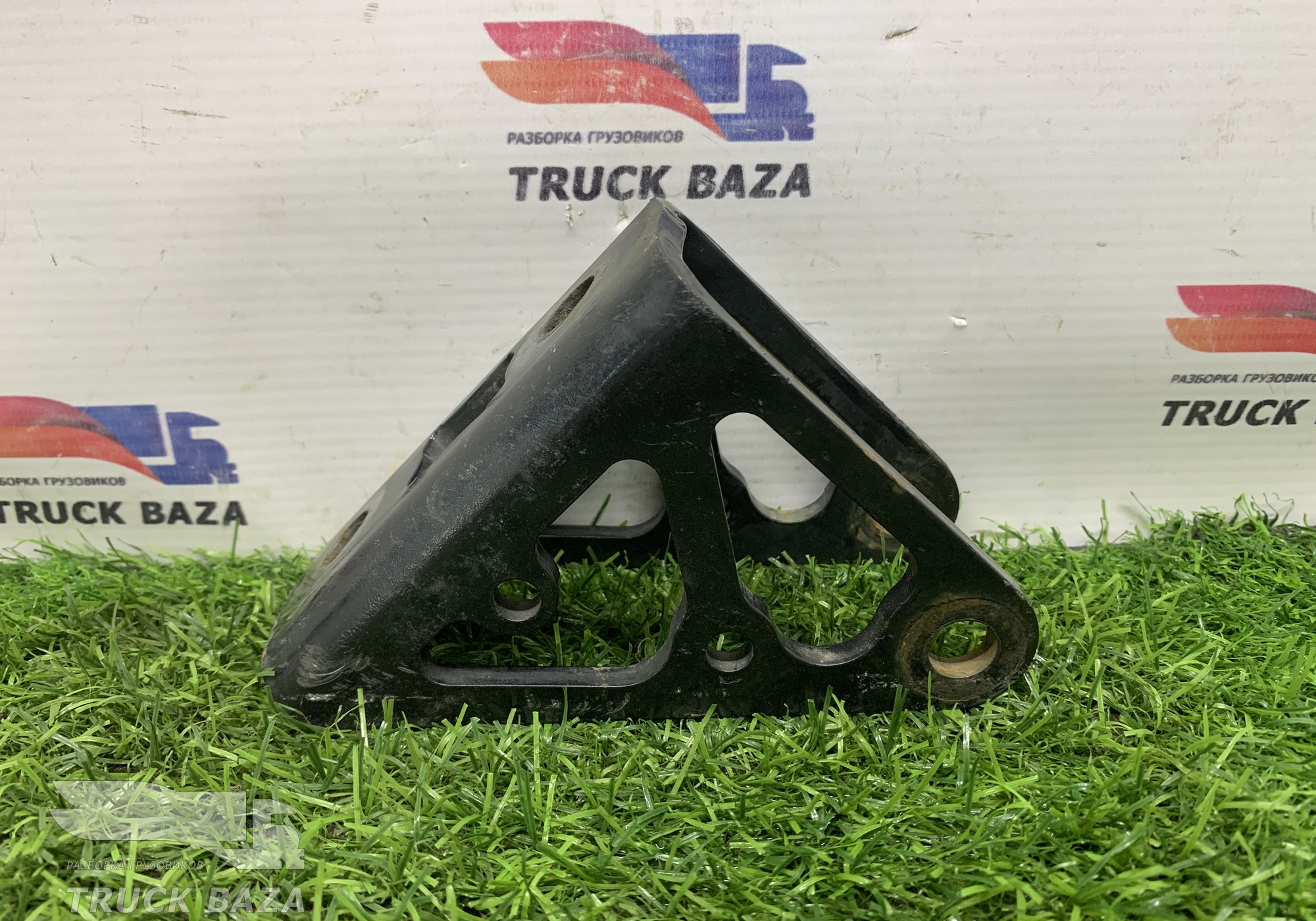 81417010090 Кронштейн амортизатора кабины