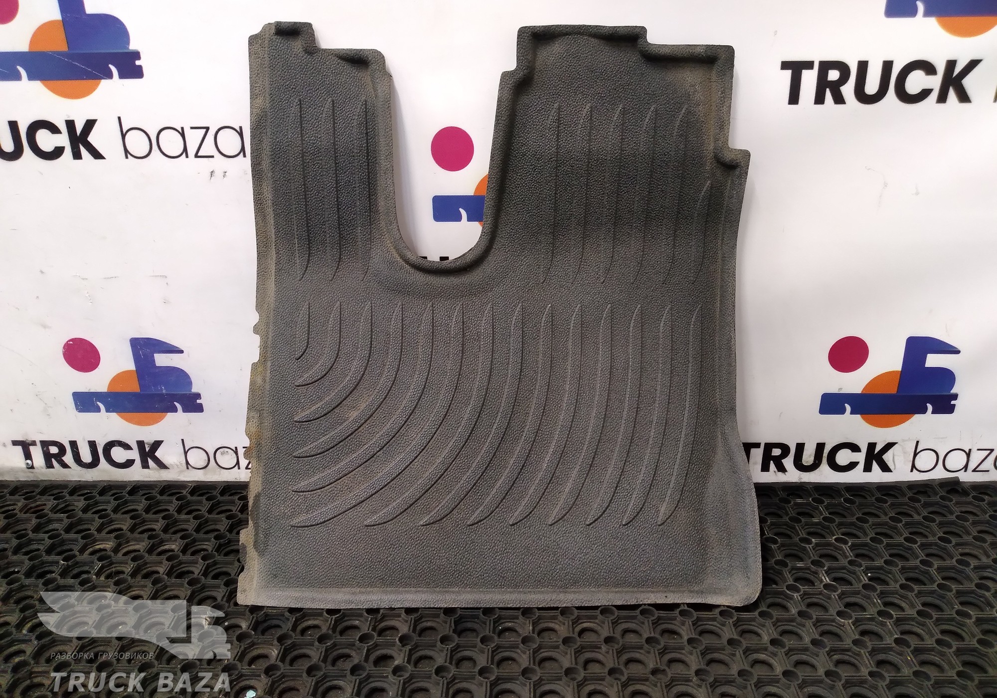81628600893 Коврик салона левый для Man TGL
