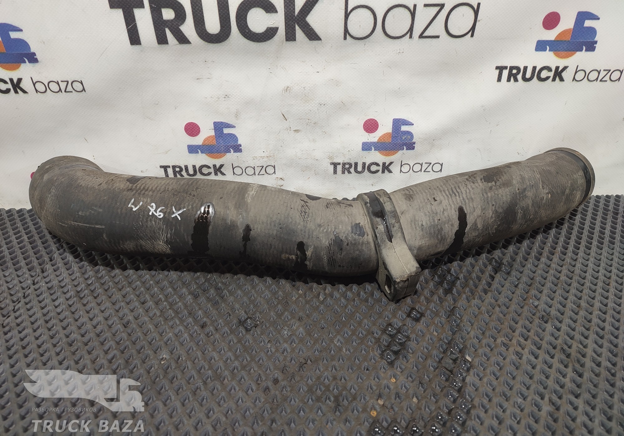 1683774 Патрубок радиатора