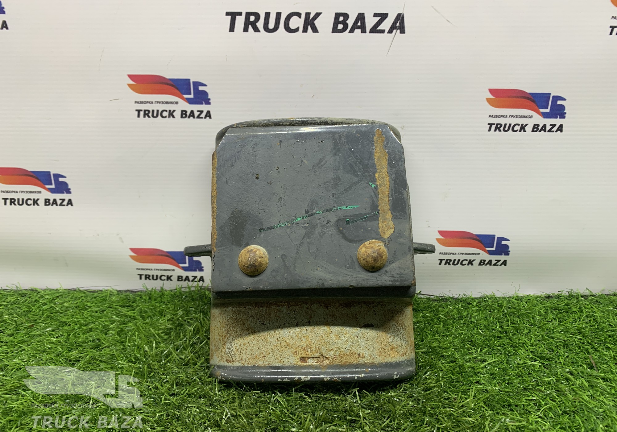 1268400 Проставка стремянки задней рессоры