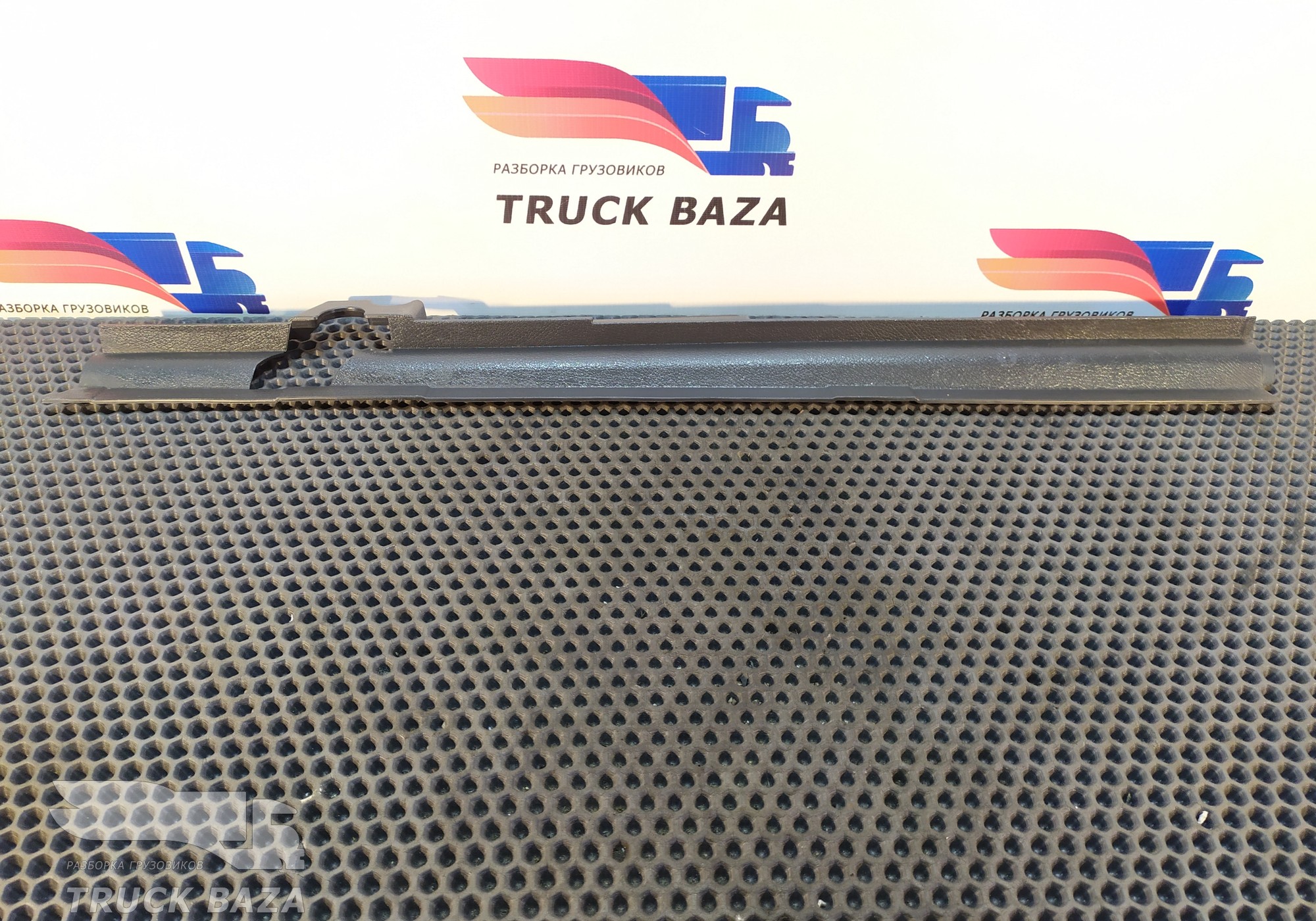 A9406920101 Накладка стойки правой для Mercedes-Benz Axor II (с 2004 по 2010)