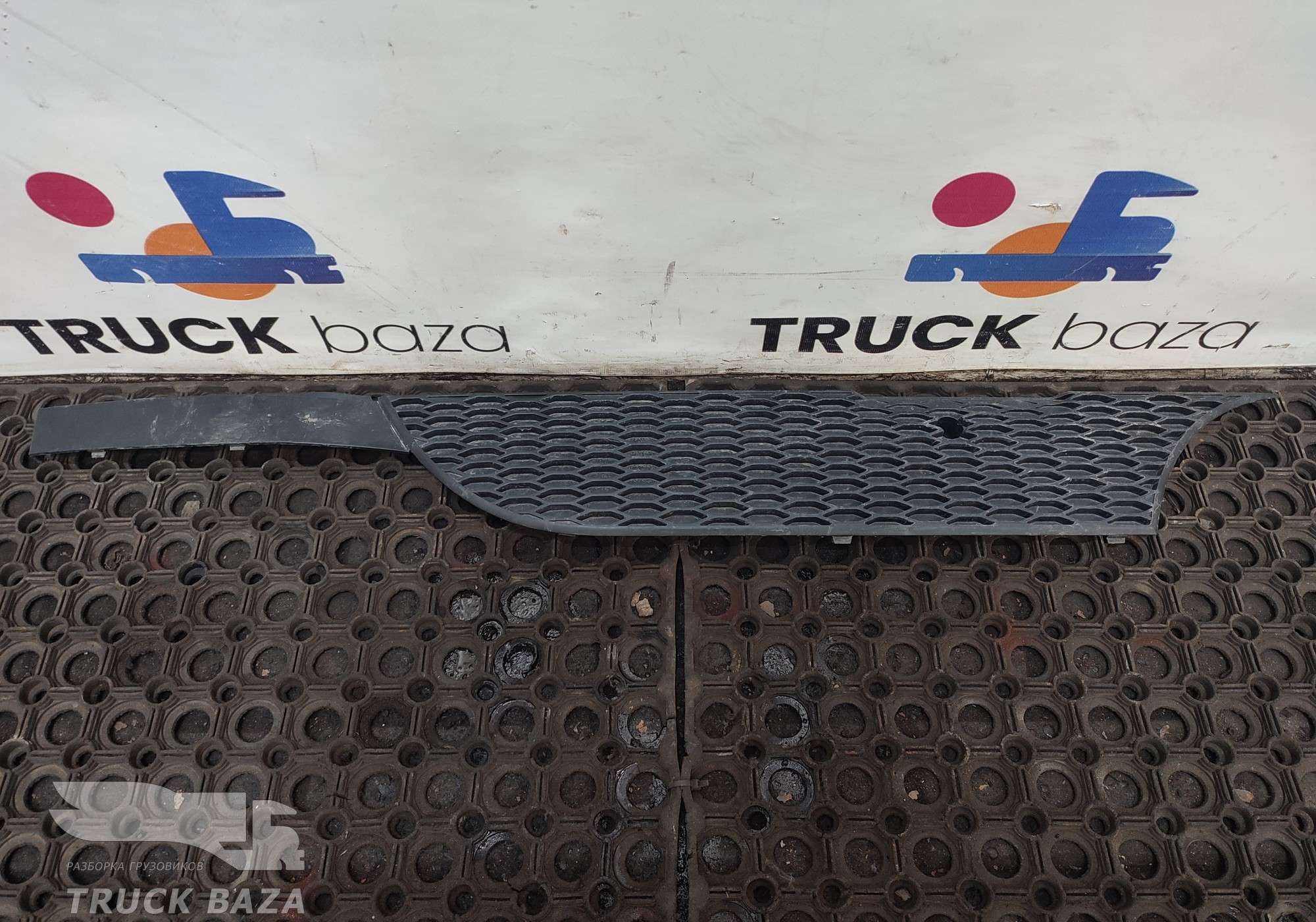 A9408880723 Решетка капота правая