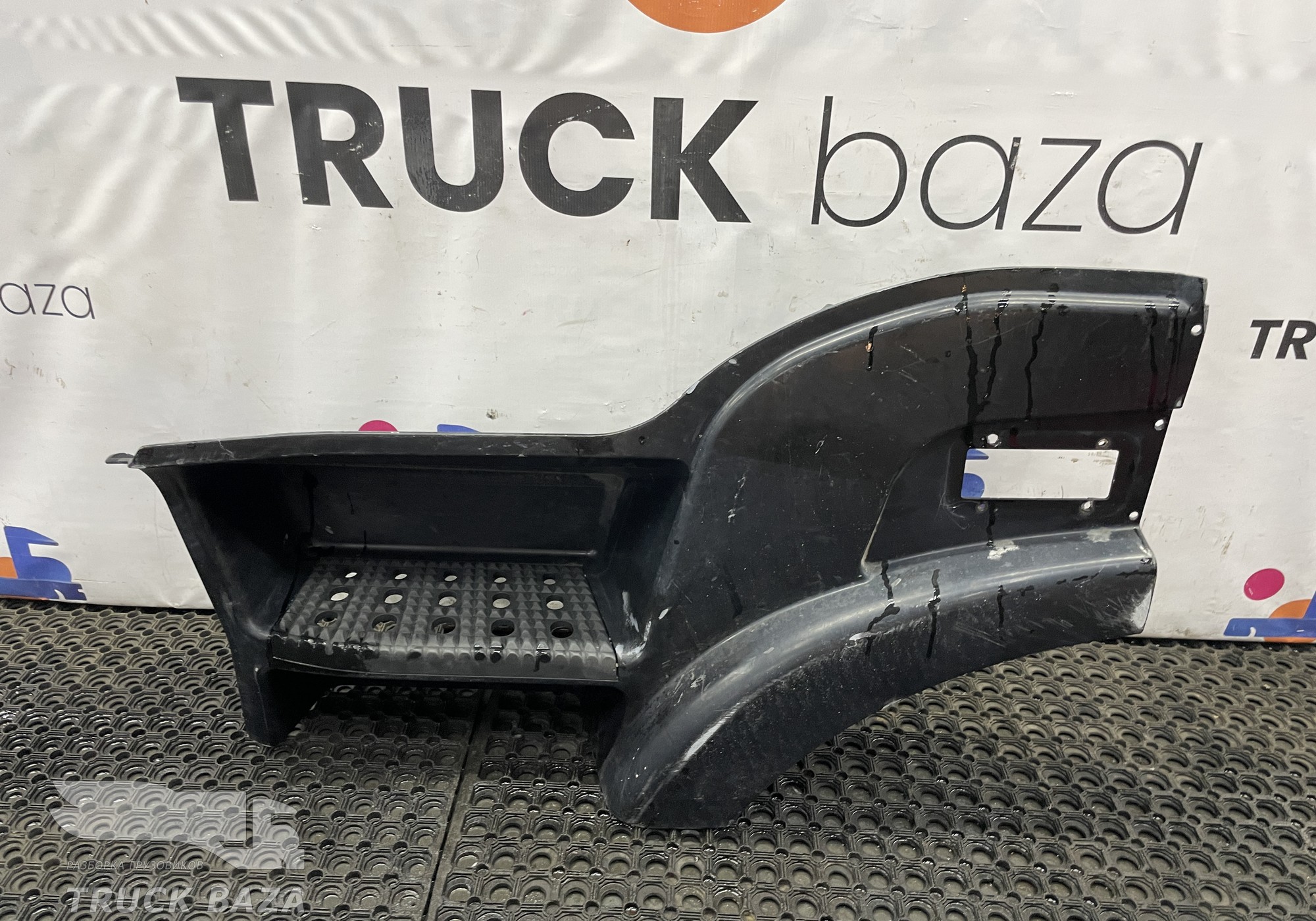 504103305 Корпус подножки левый для Iveco Stralis II Hi-Way (с 2012)