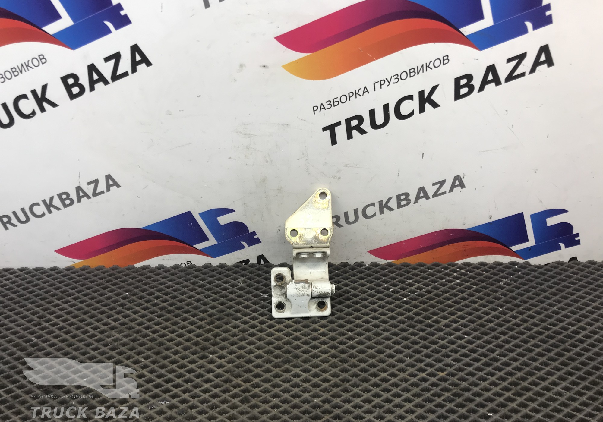 99442507 Петля двери правая для Iveco