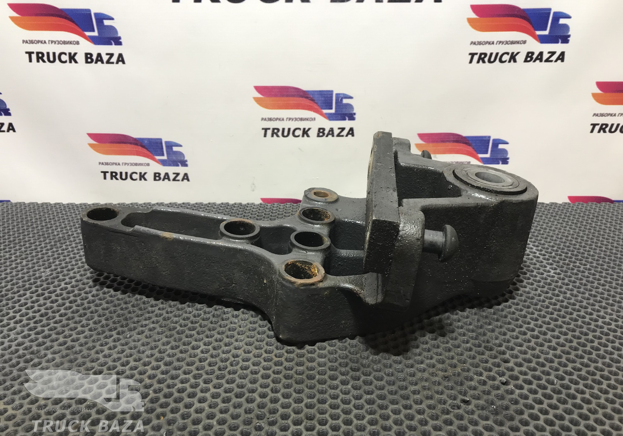 21575593 Кронштейн рессоры передней левый для Volvo