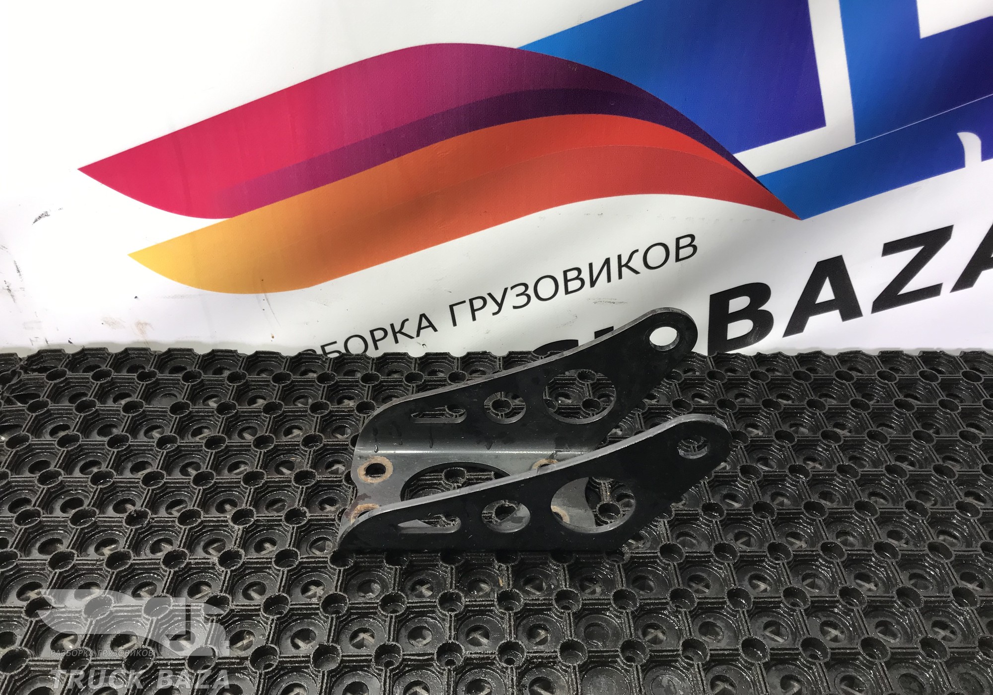 81437400195 Кронштейн амортизатора переднего для Man TGS II (с 2012)