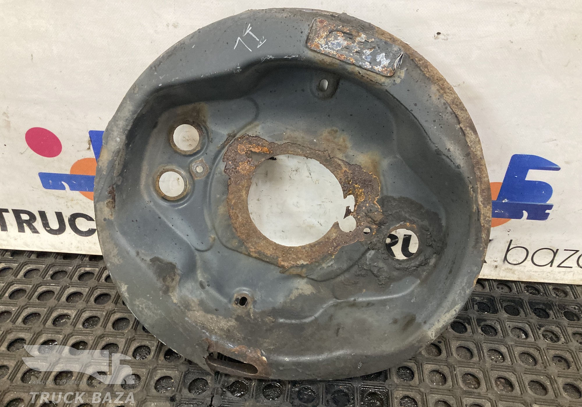 1378429 Щит тормозной