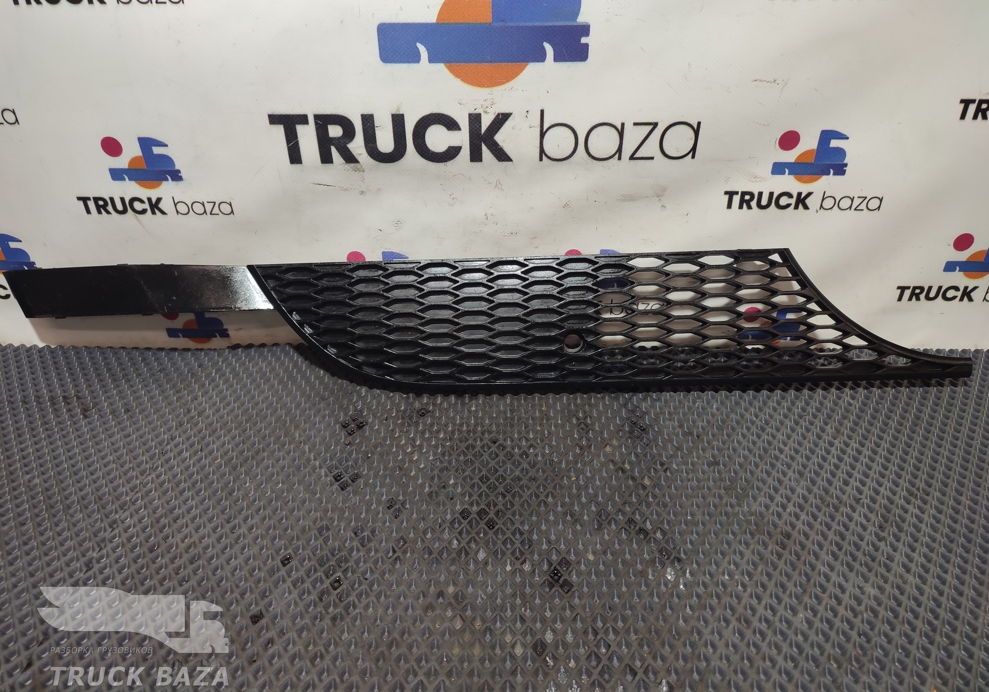 A9408880923 Накладка капота правая для Mercedes-Benz Axor III (с 2010)