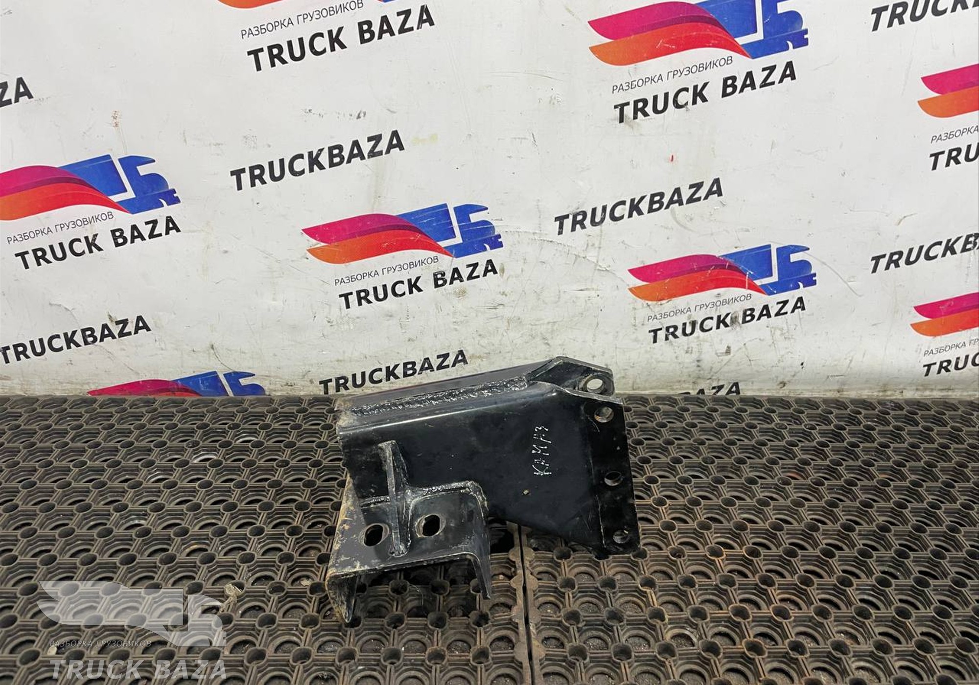 DZ96189640157 Кронштейн усилителя переднего бампера для Shacman X3000 (с 2014)