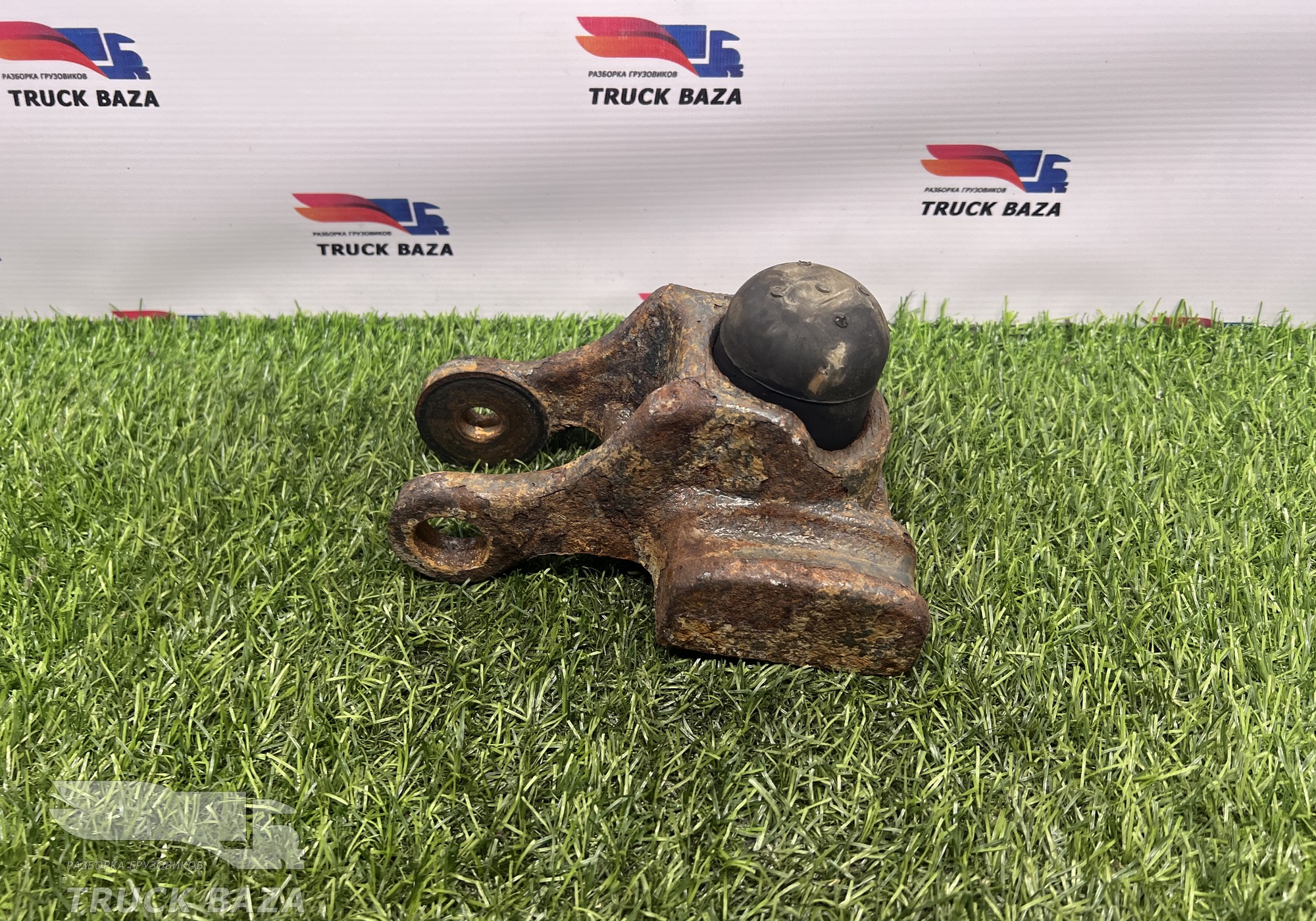 1490090 Кронштейн амортизатора переднего