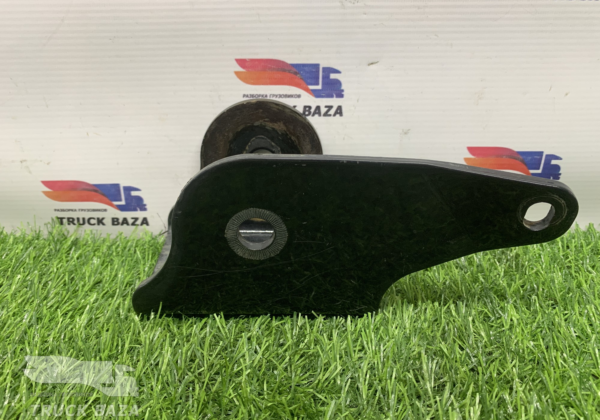 81417202782 Кронштейн торсиона кабины правый