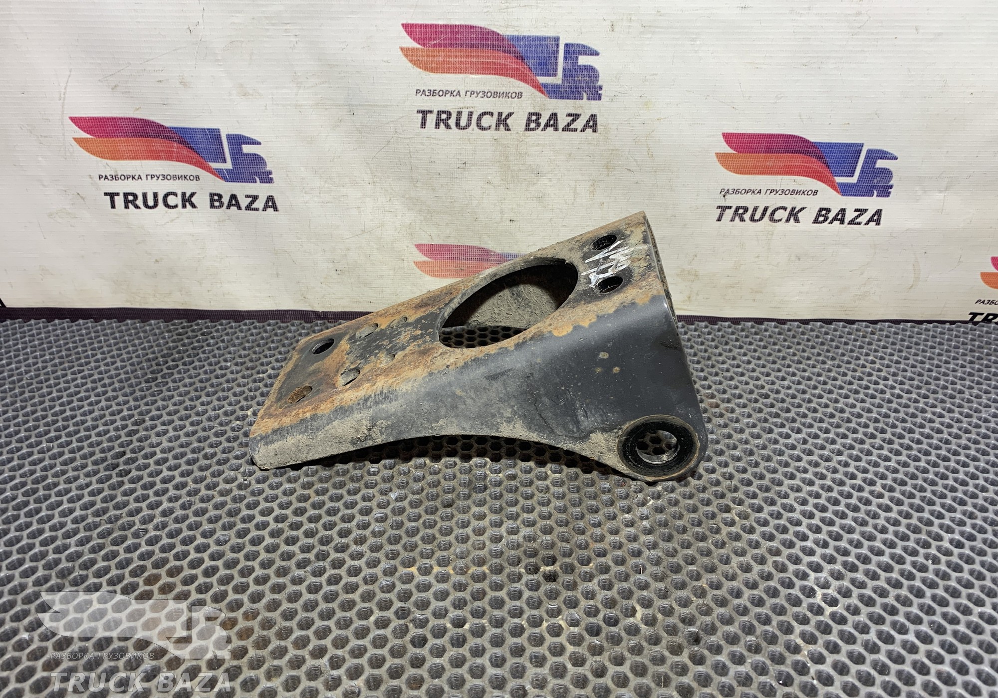 A9423260040 Кронштейн амортизатора заднего для Mercedes-Benz