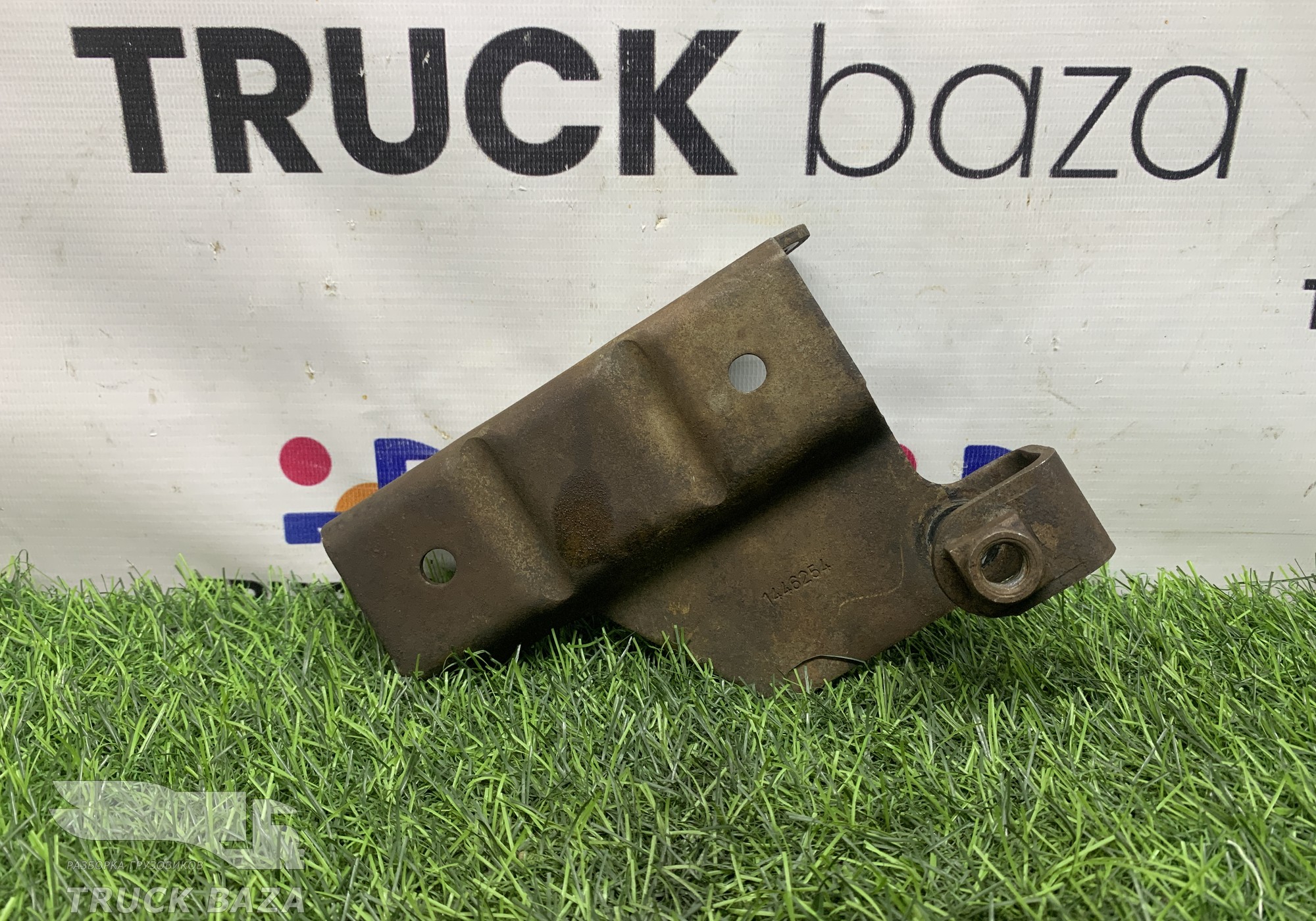 1446254 Кронштейн радиатора для Scania 5-series R (с 2004 по 2016)