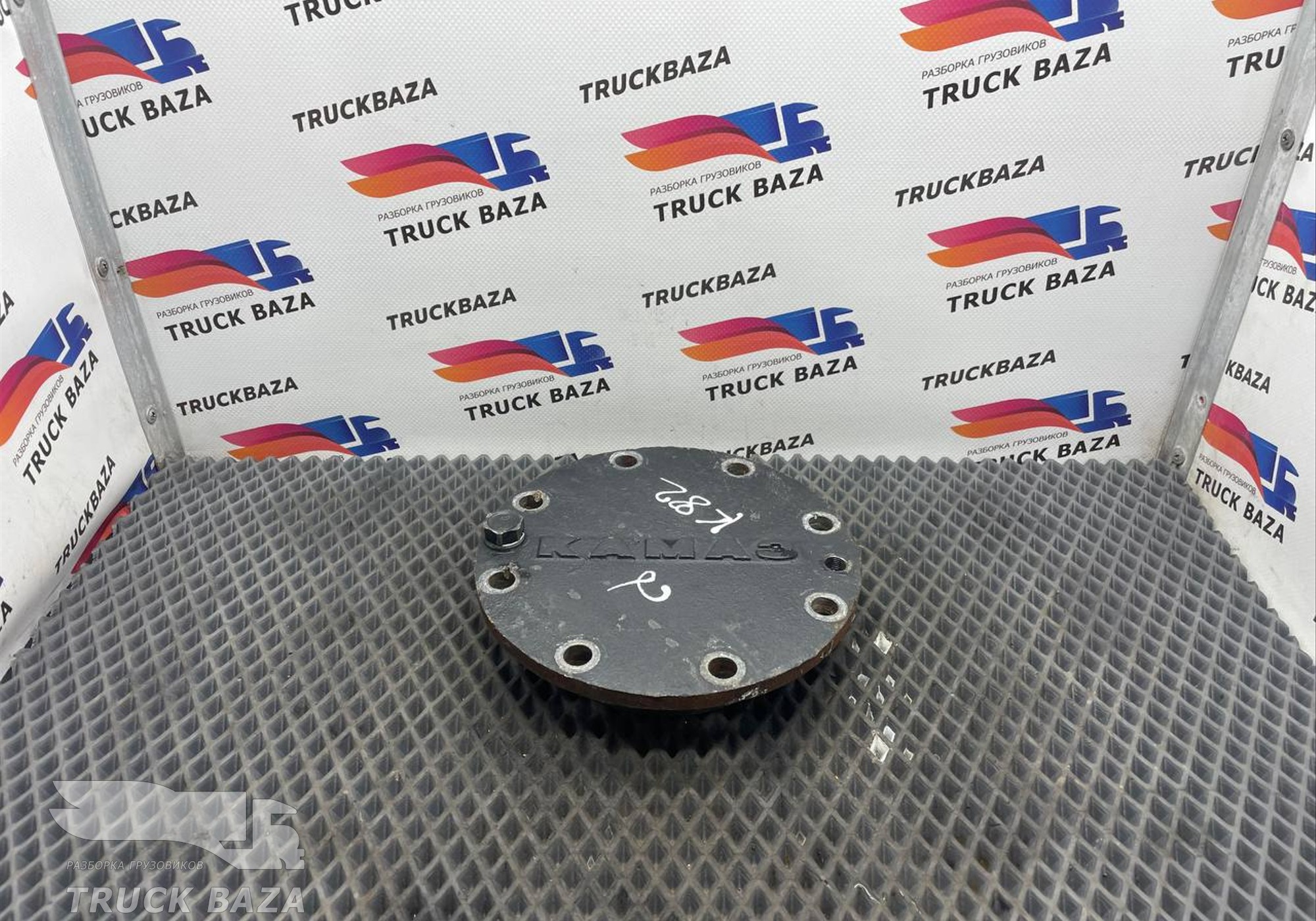 652083103065 Крышка передней ступицы для КАМАЗ 54901