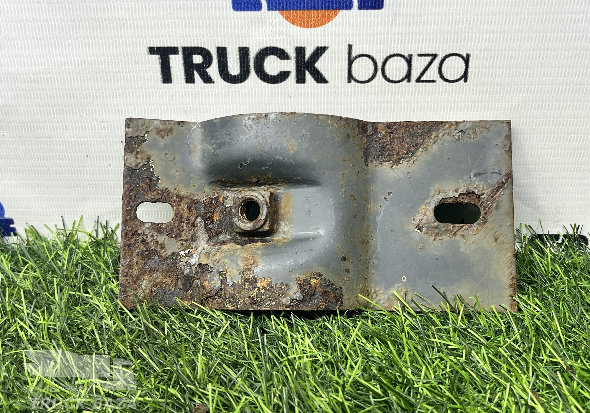 A3755208741 Кронштейн крыла переднего